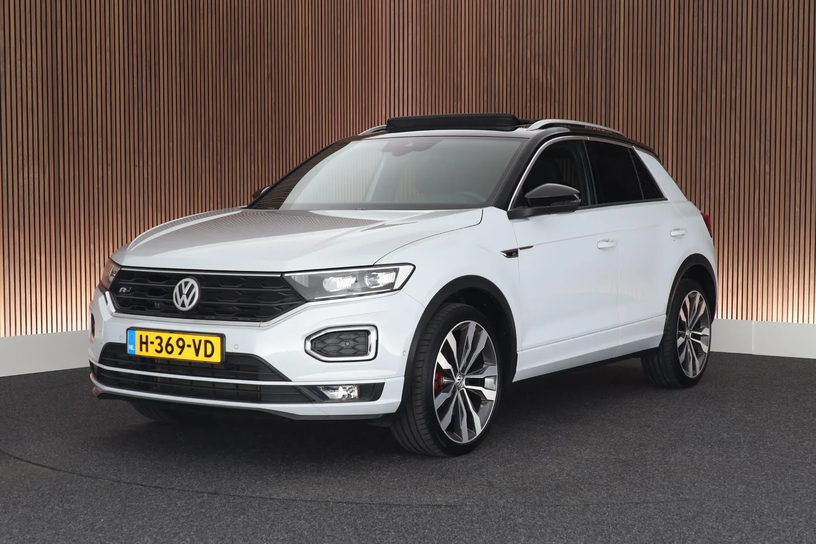 Volkswagen T-Roc (2019) — foto 1