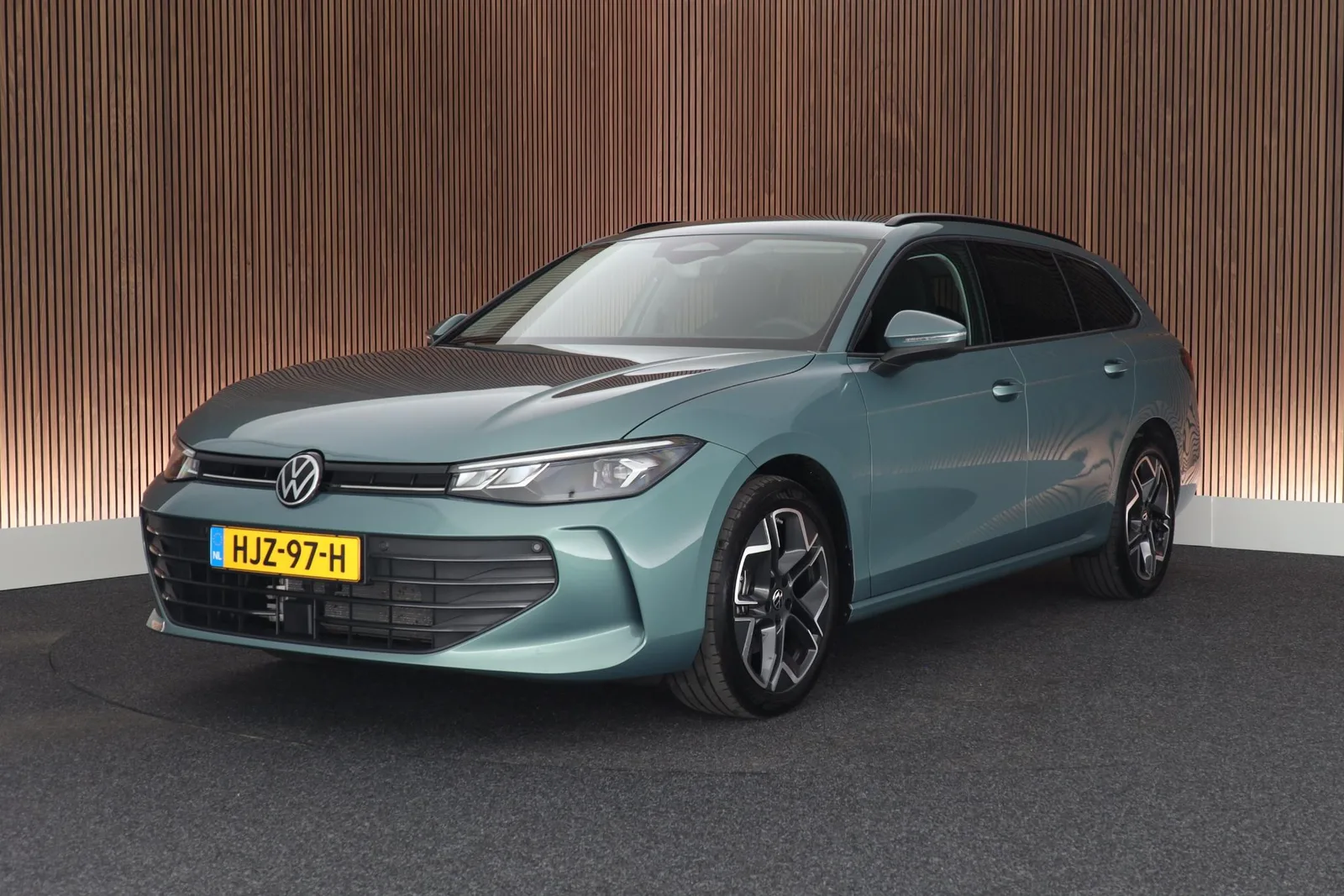 Volkswagen Passat (2025) — foto 1