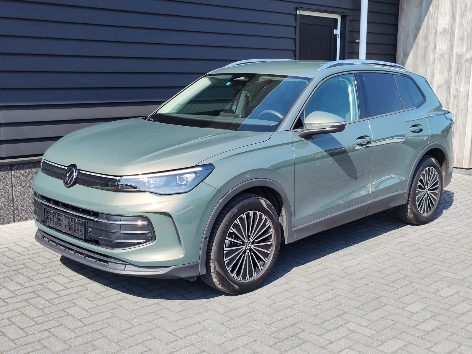 Volkswagen Tiguan (2024) — foto 1