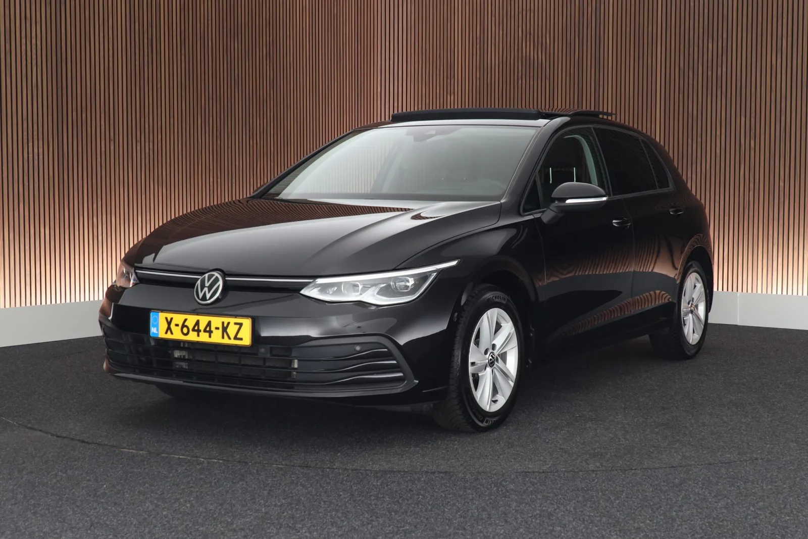 Volkswagen Golf (2020) — foto 1