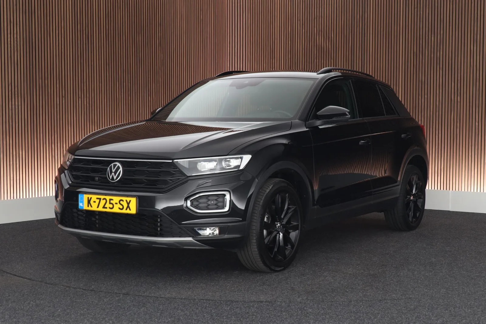 Volkswagen T-Roc (2021) — foto 1