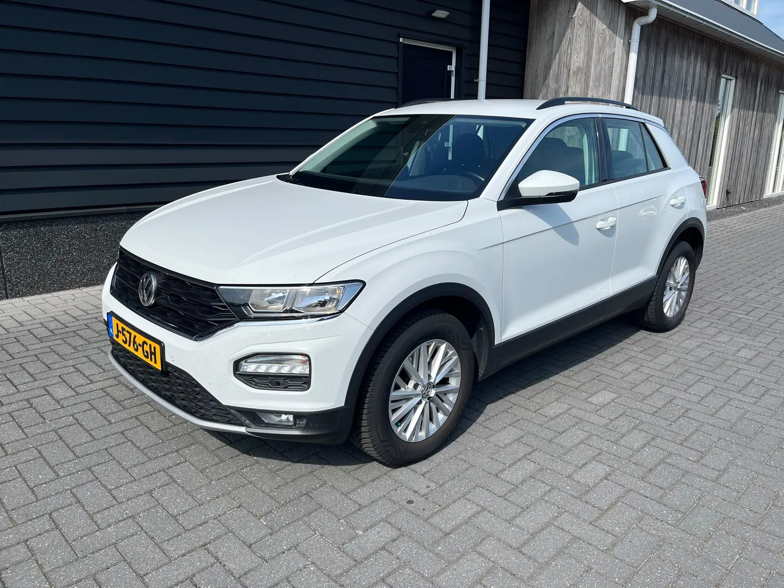 Volkswagen T-Roc (2018) — foto 1