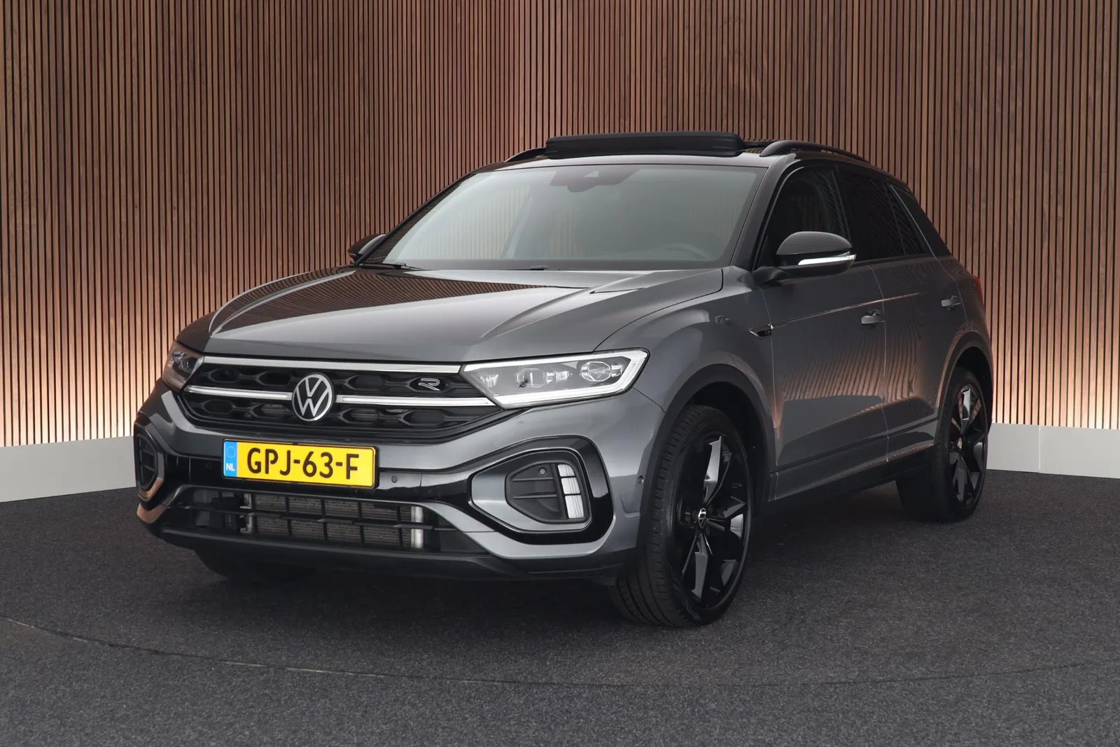 Volkswagen T-Roc (2024) — foto 1