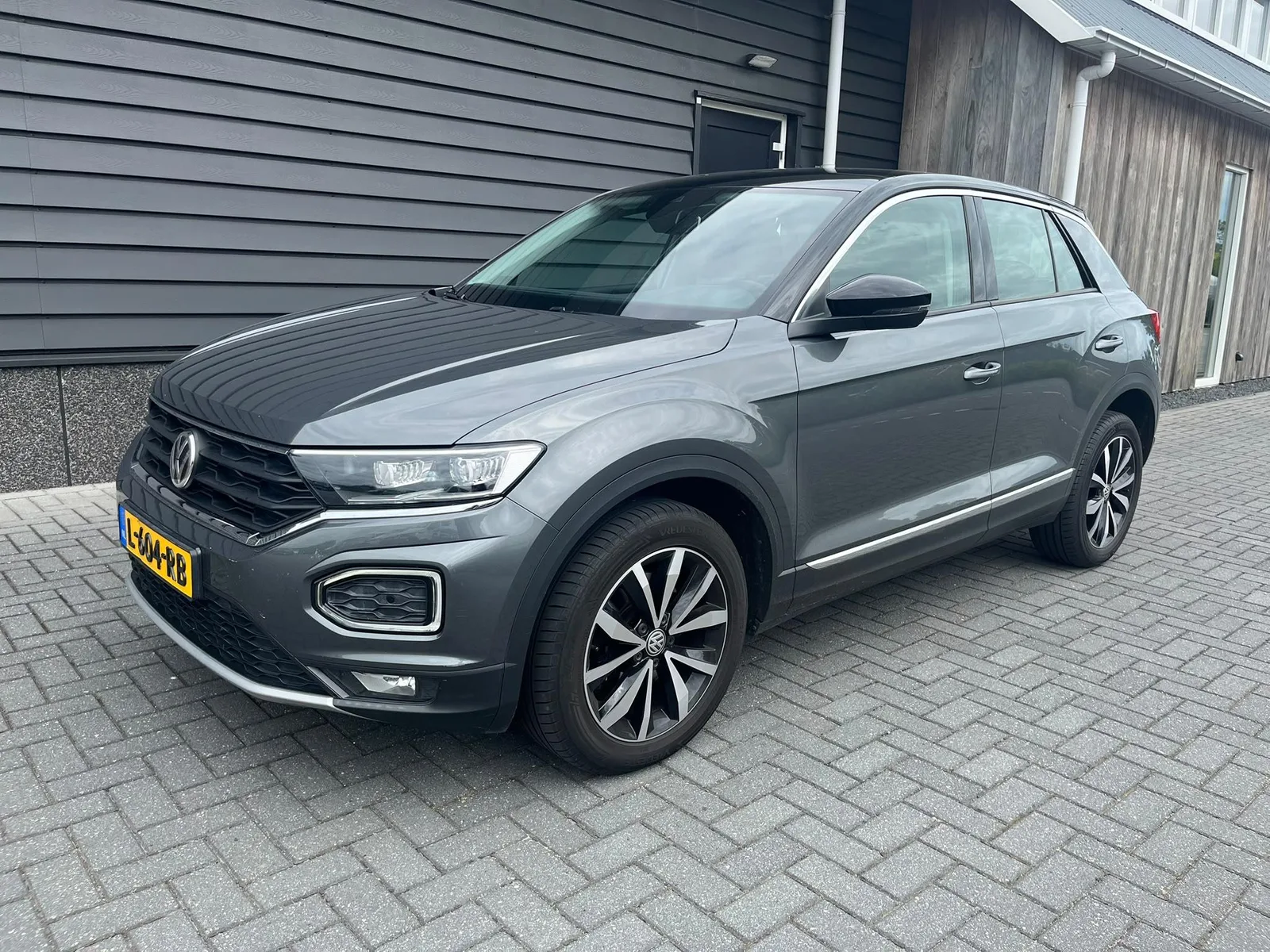 Volkswagen T-Roc (2018) — foto 1