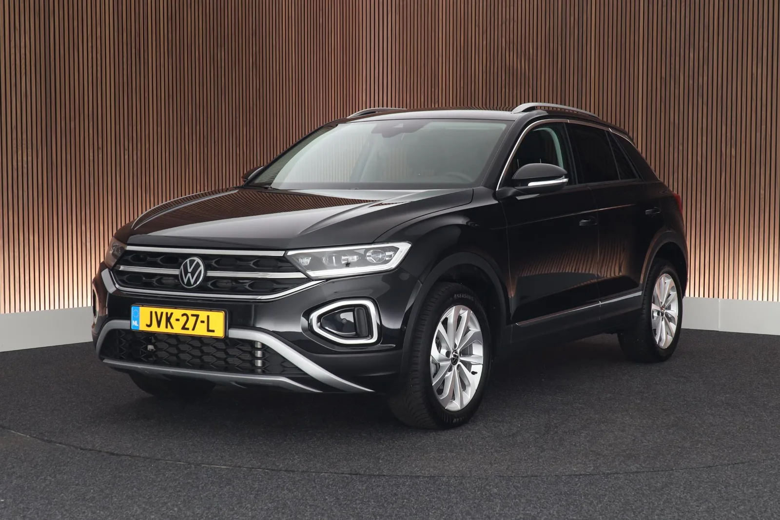 Volkswagen T-Roc (2024) — foto 1