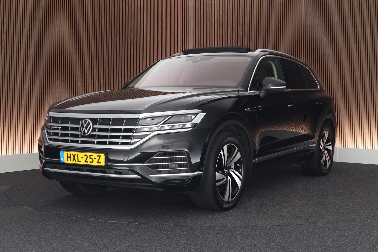 Volkswagen Touareg (2020) — foto 1