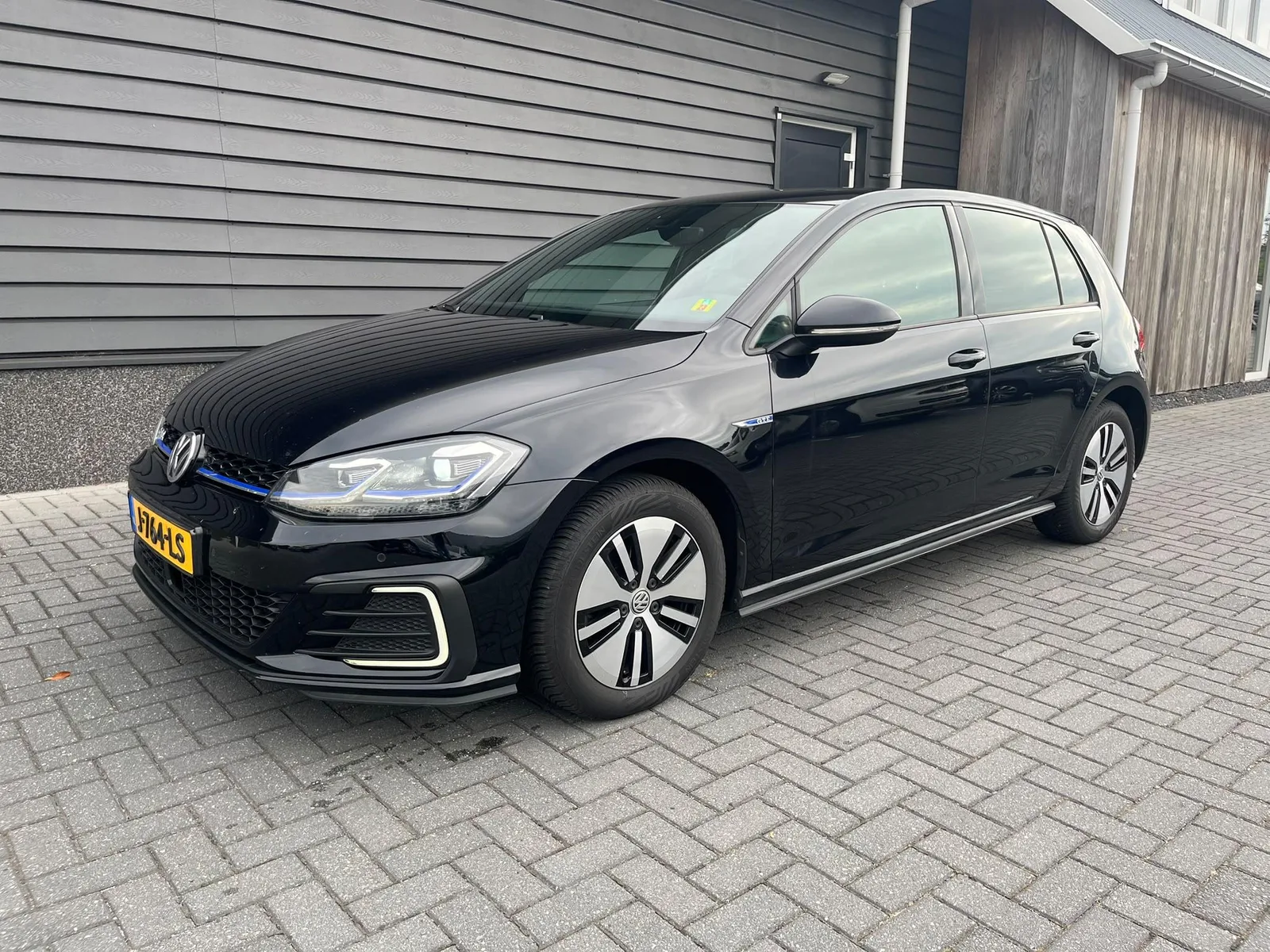Volkswagen Golf (2017) — foto 1