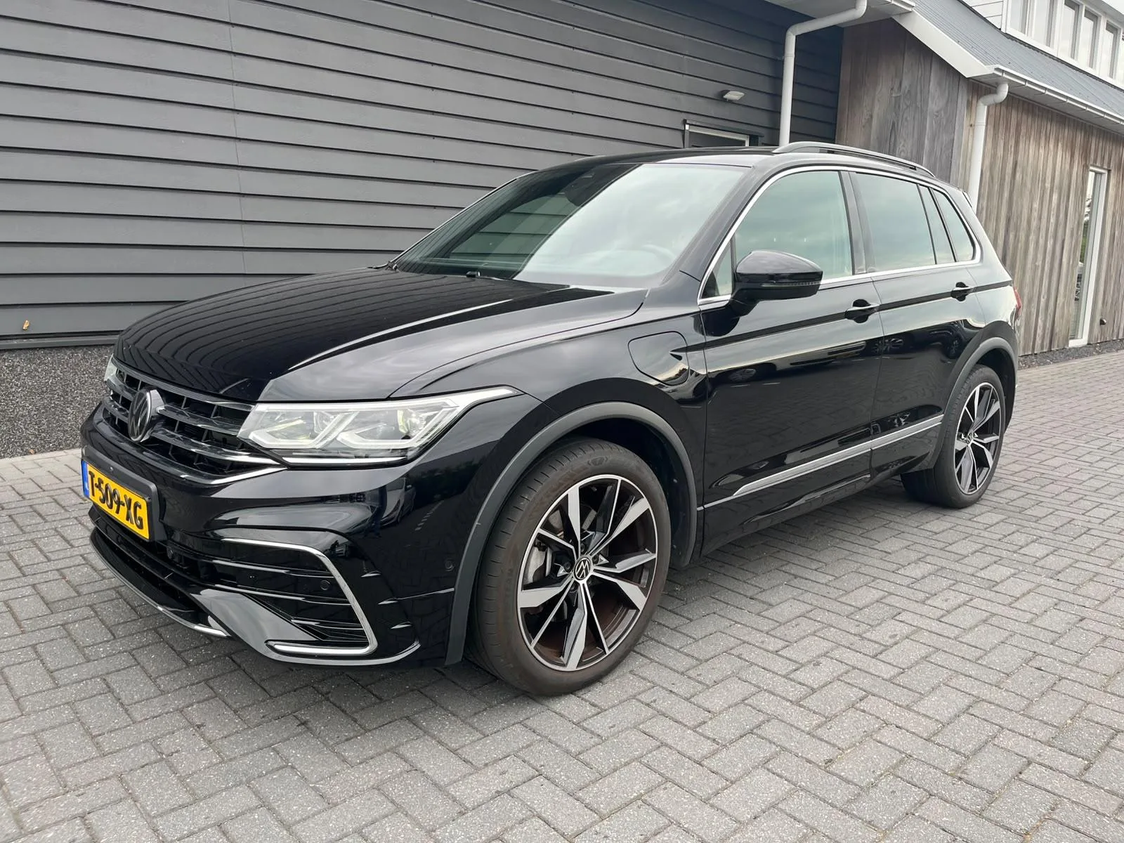 Volkswagen Tiguan (2023) — foto 1