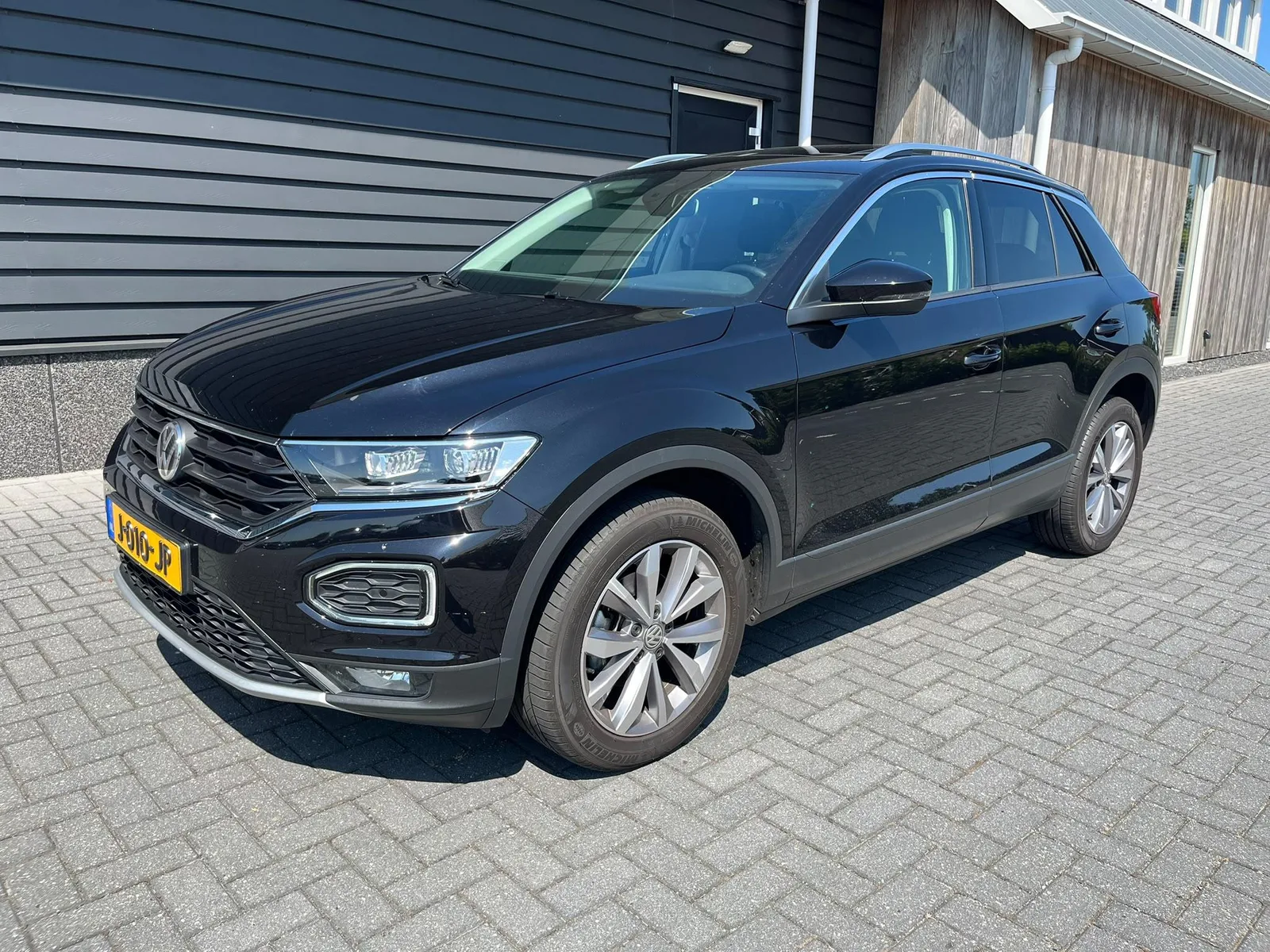 Volkswagen T-Roc (2020) — foto 1
