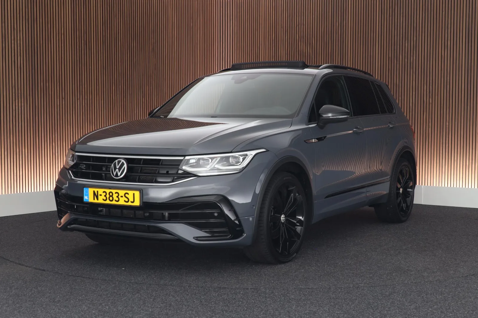 Volkswagen Tiguan (2021) — foto 1
