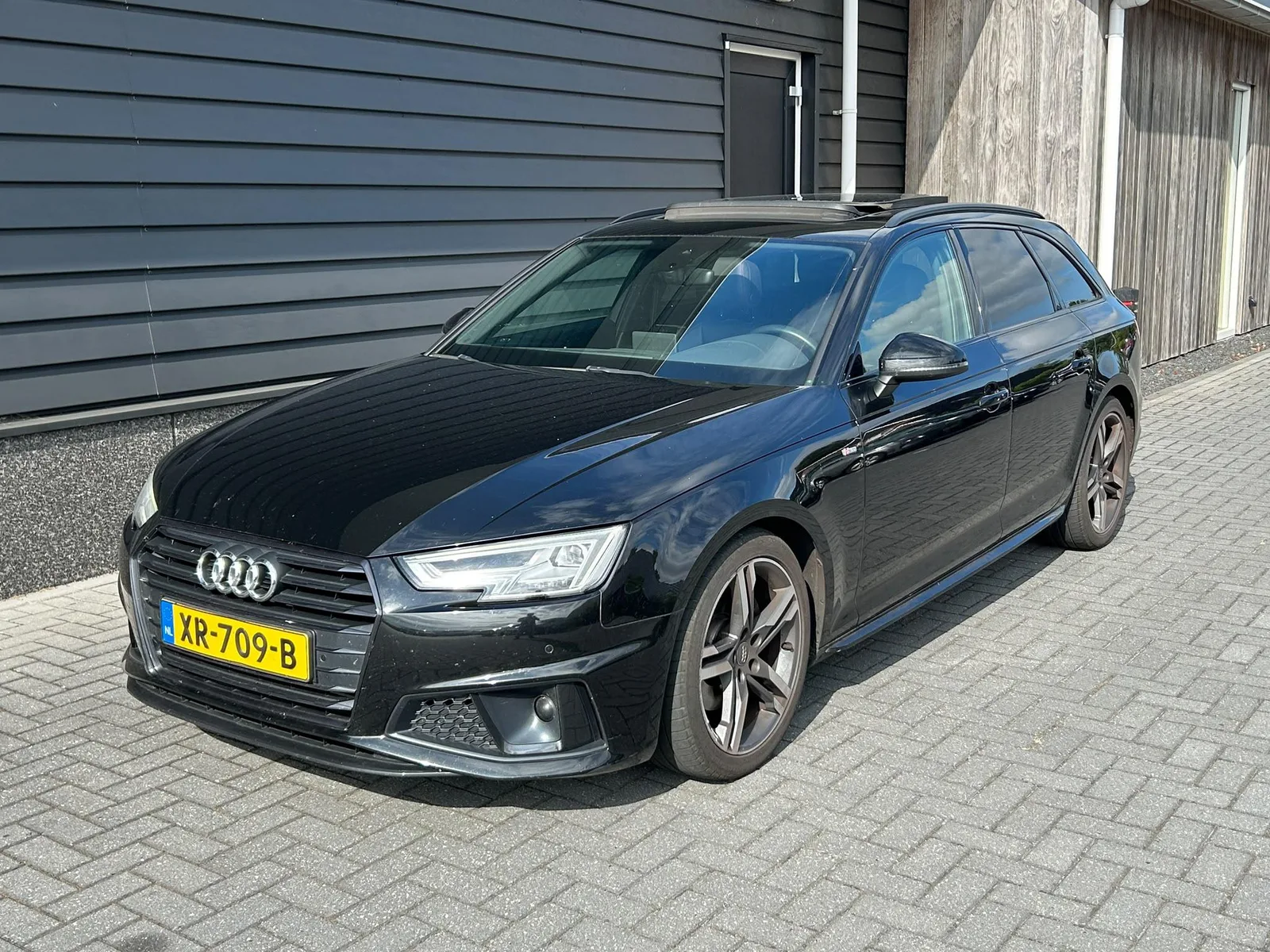 Audi A4 (2019) — foto 1