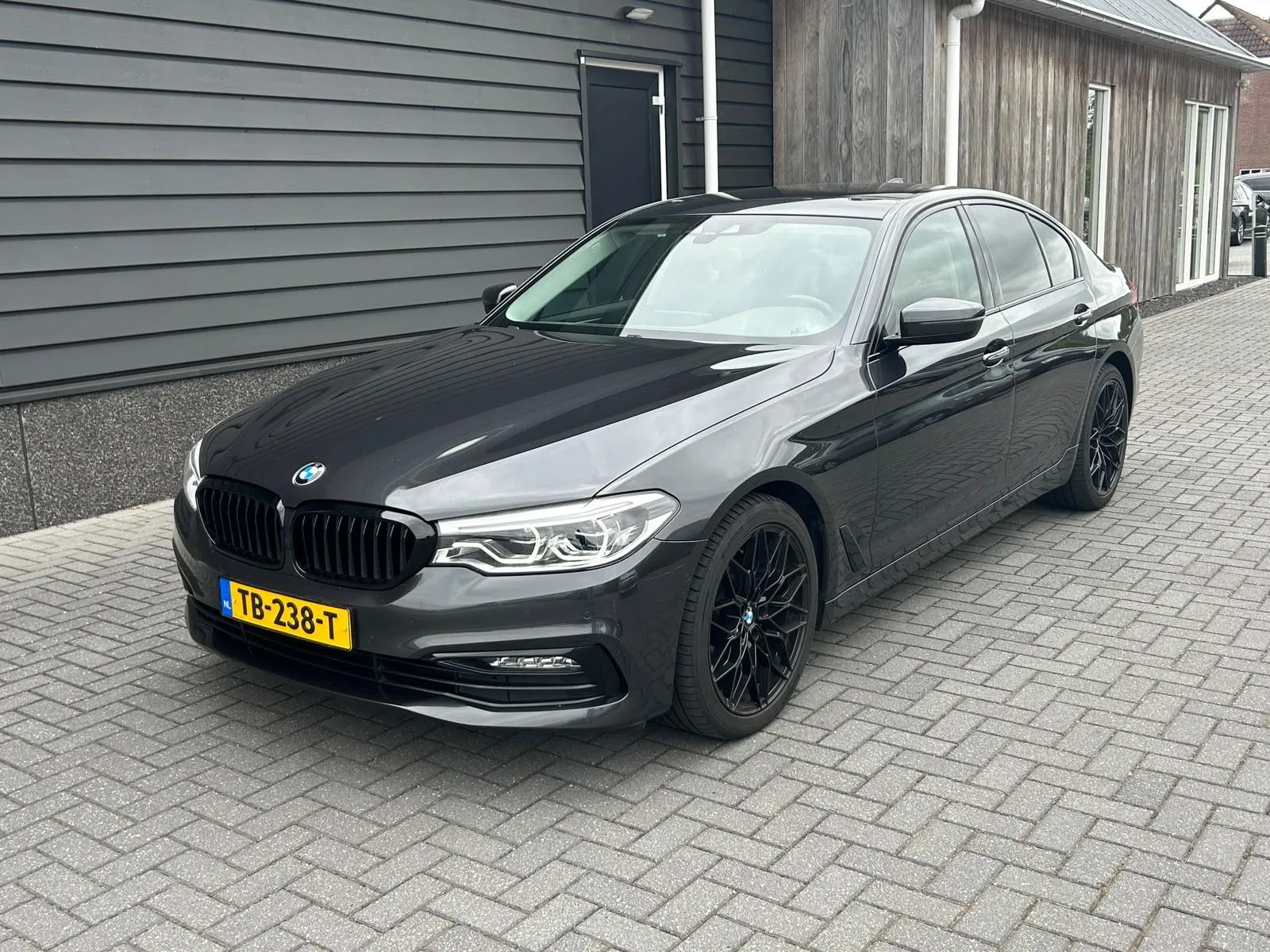 BMW 5-Serie (2018) — foto 1
