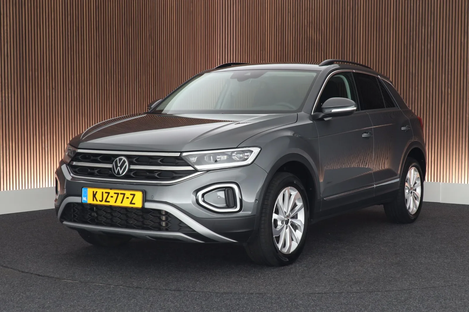 Volkswagen T-Roc (2023) — foto 1