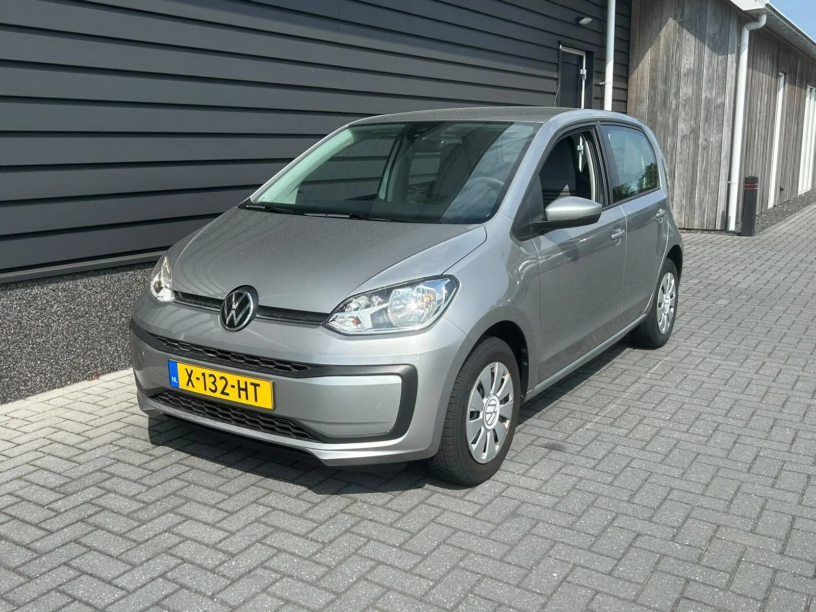 Volkswagen Up! (2023) — foto 1