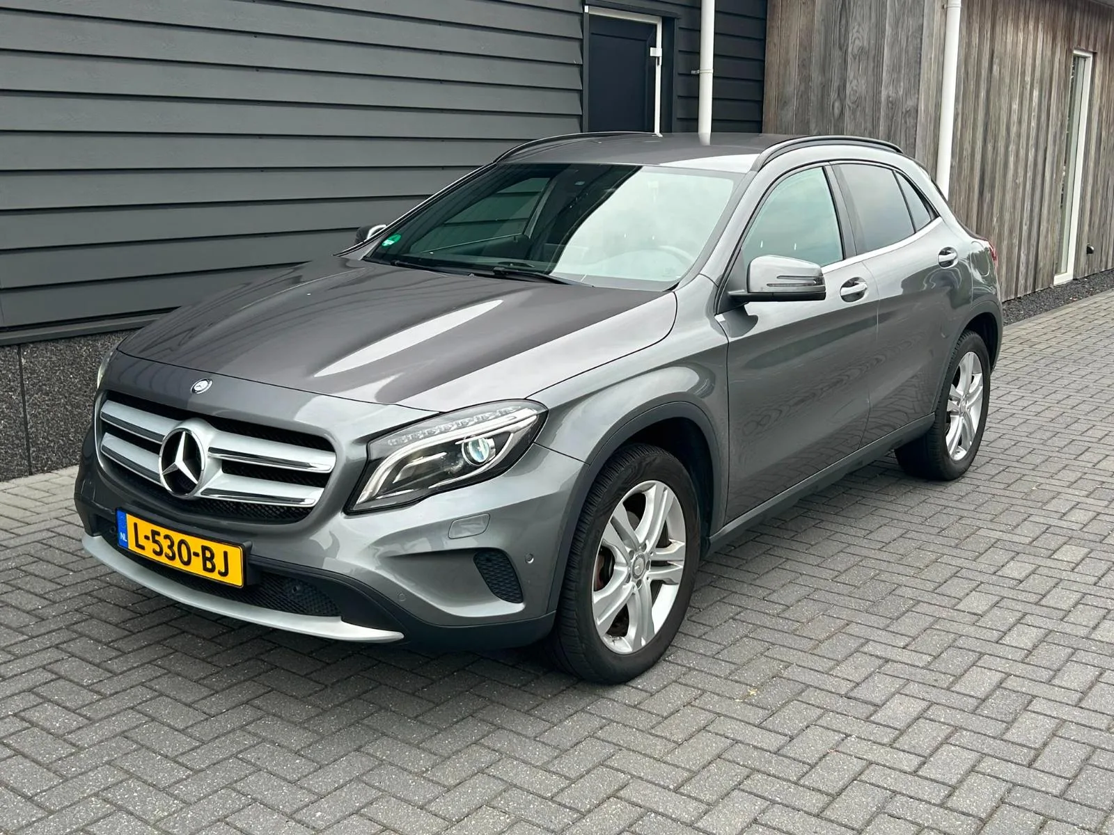 Mercedes-Benz GLA (2017) — foto 1