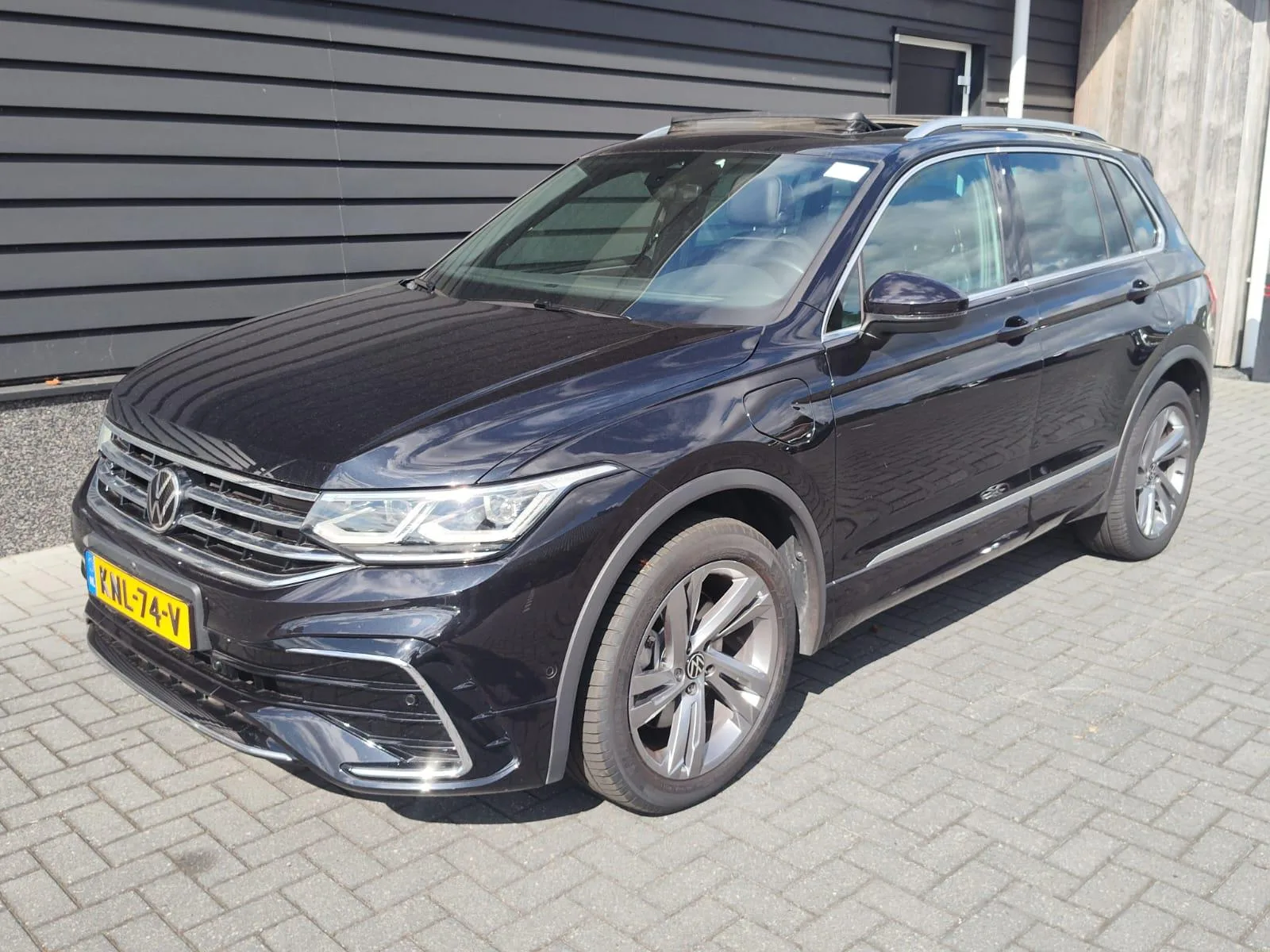 Volkswagen Tiguan (2023) — foto 1