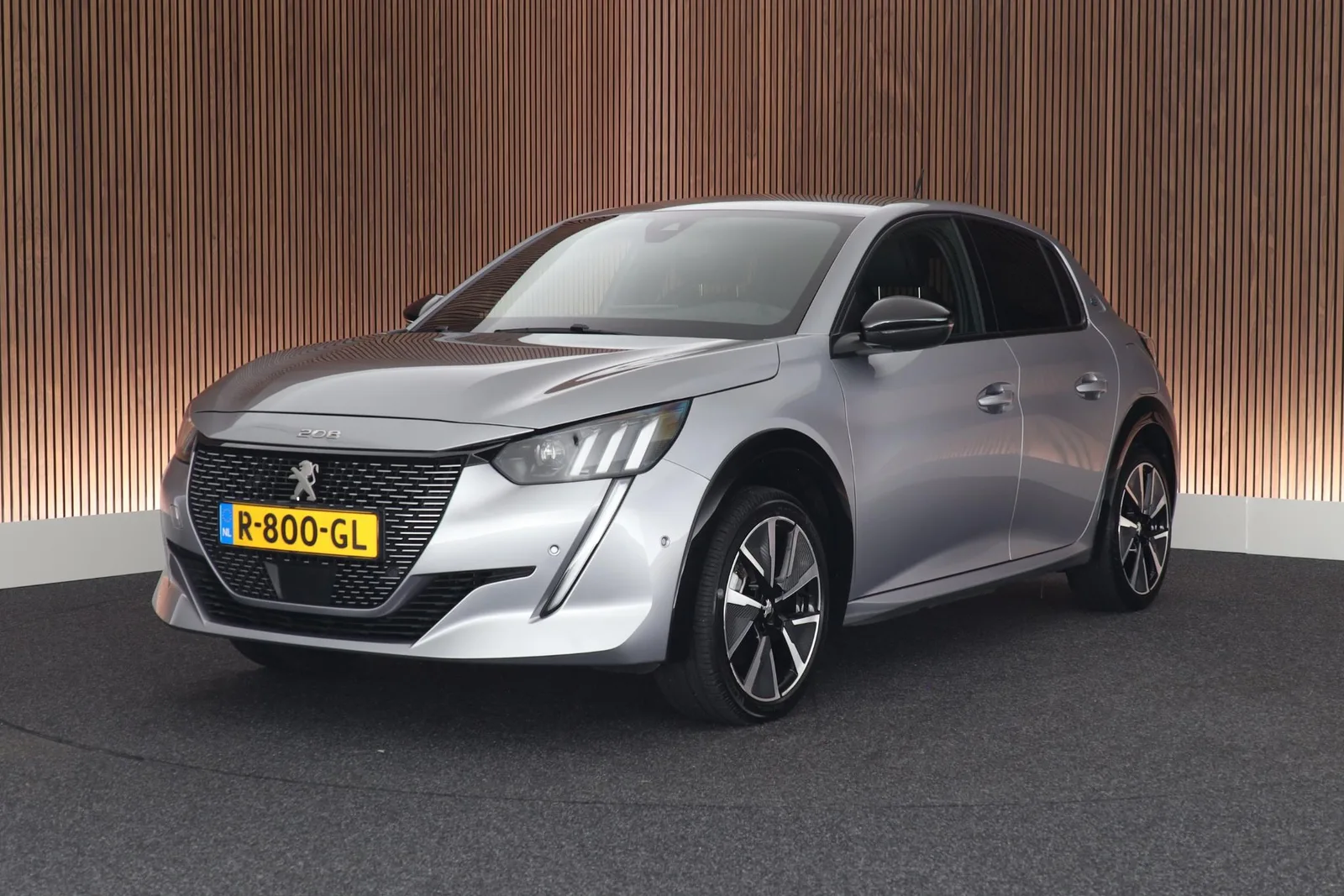 Peugeot e-208 (2022) — foto 1