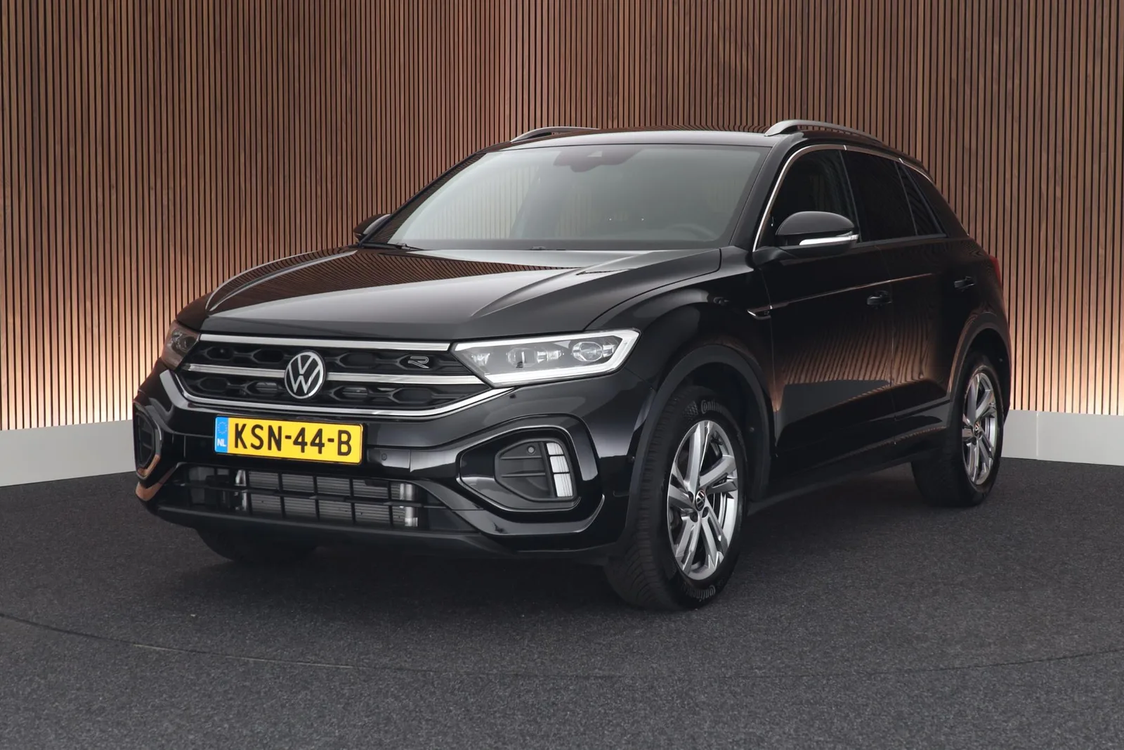Volkswagen T-Roc (2025) — foto 1