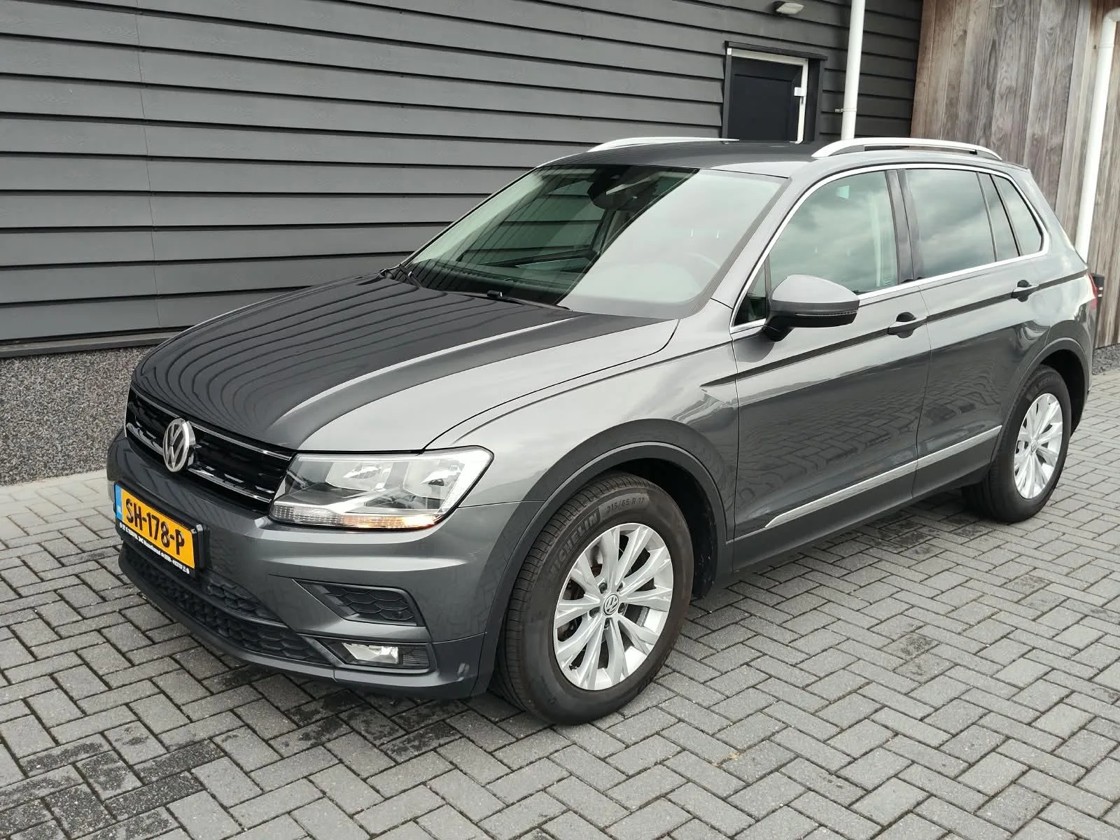 Volkswagen Tiguan (2018) — foto 1