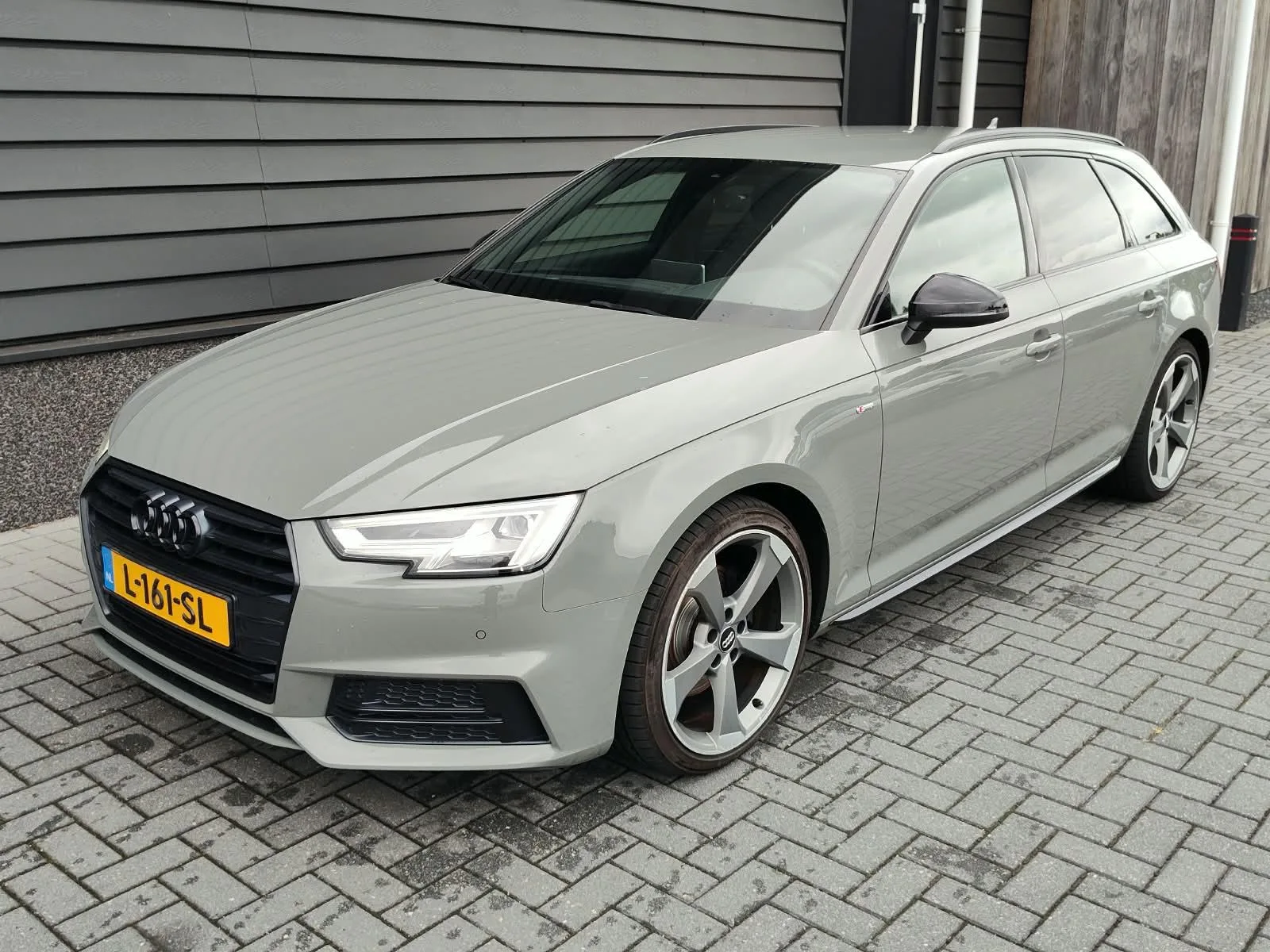 Audi A4 (2018) — foto 1