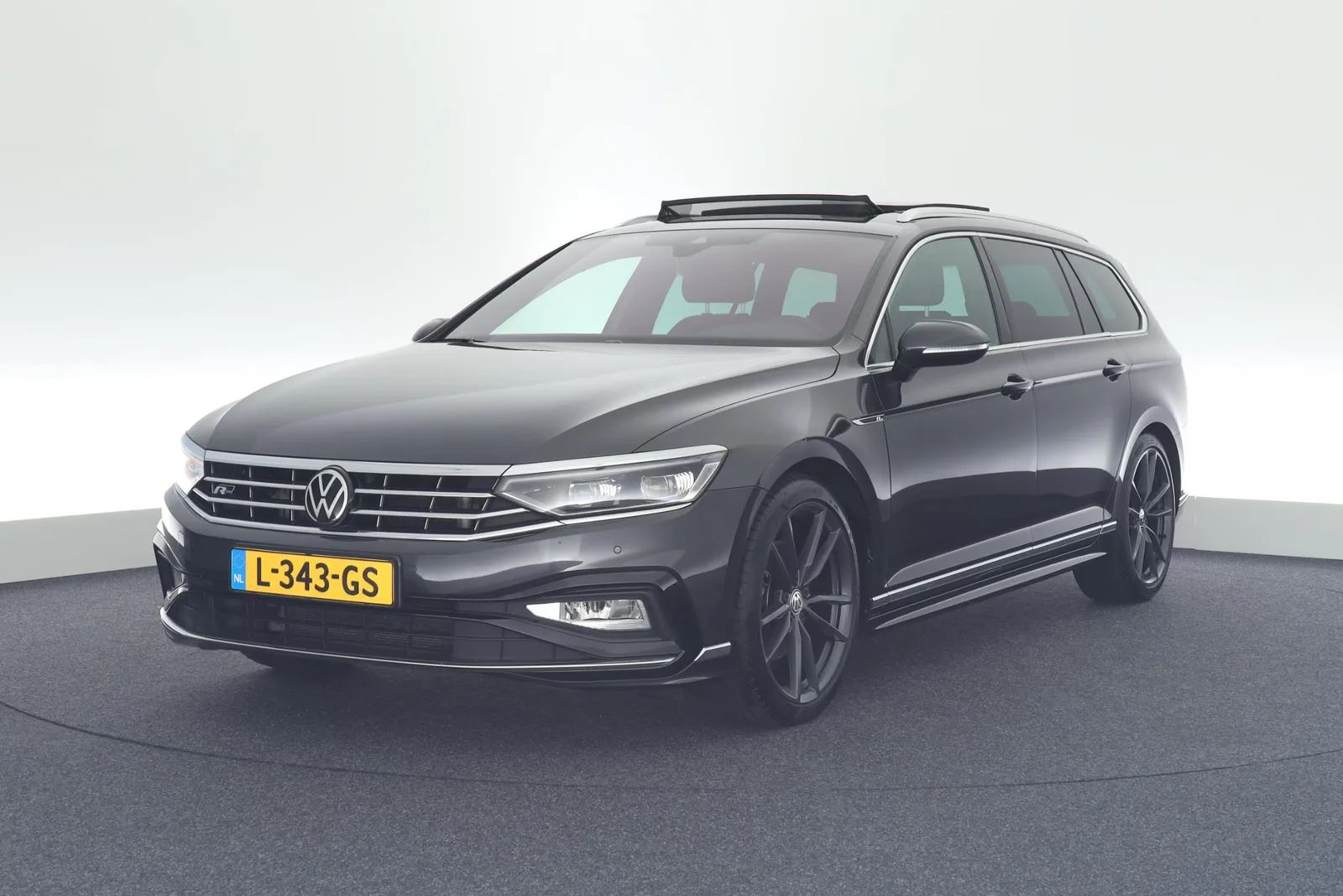 Volkswagen Passat (2021) — foto 1