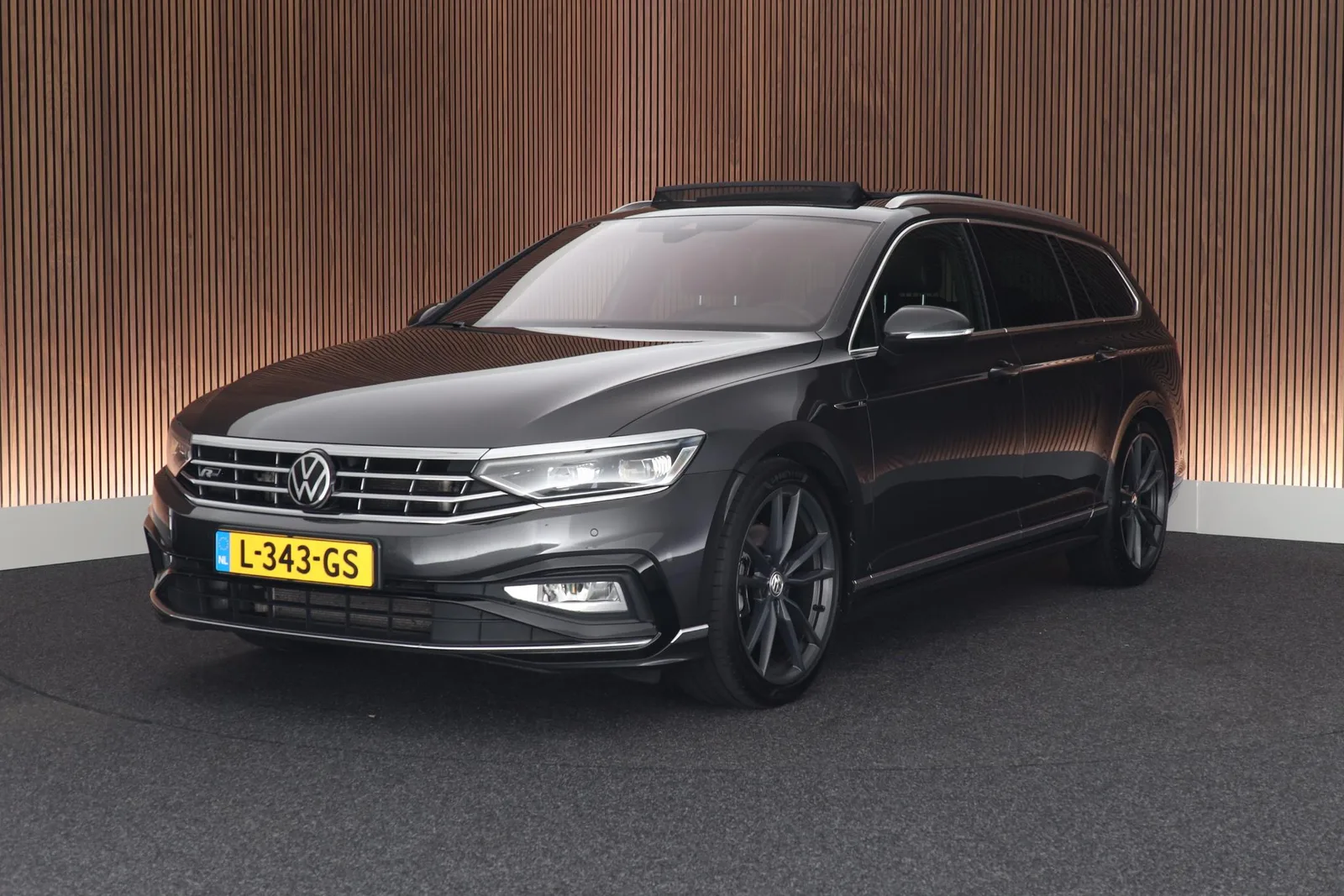 Volkswagen Passat (2021) — foto 1