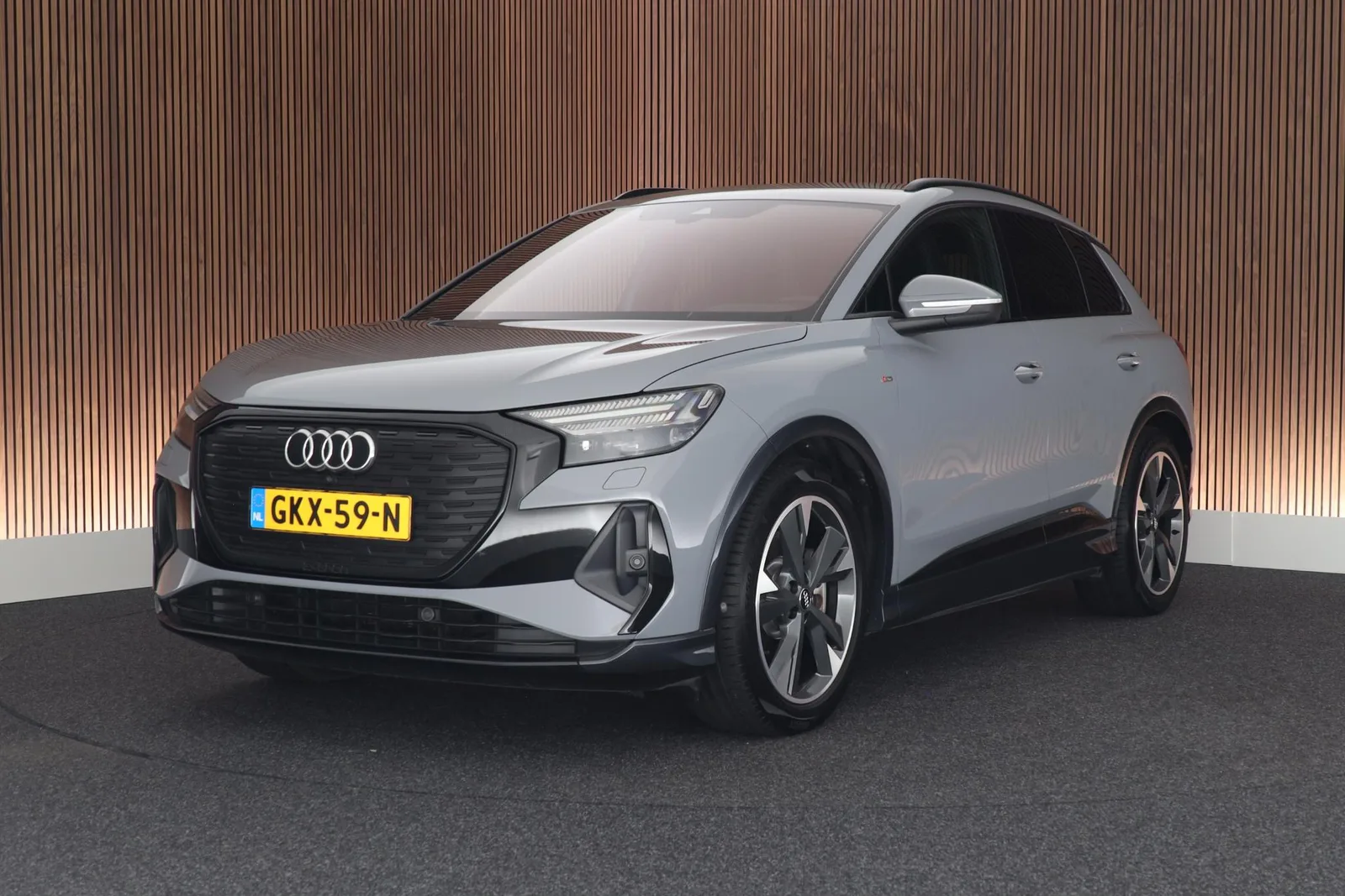 Audi Q4 e-tron (2022) — foto 1