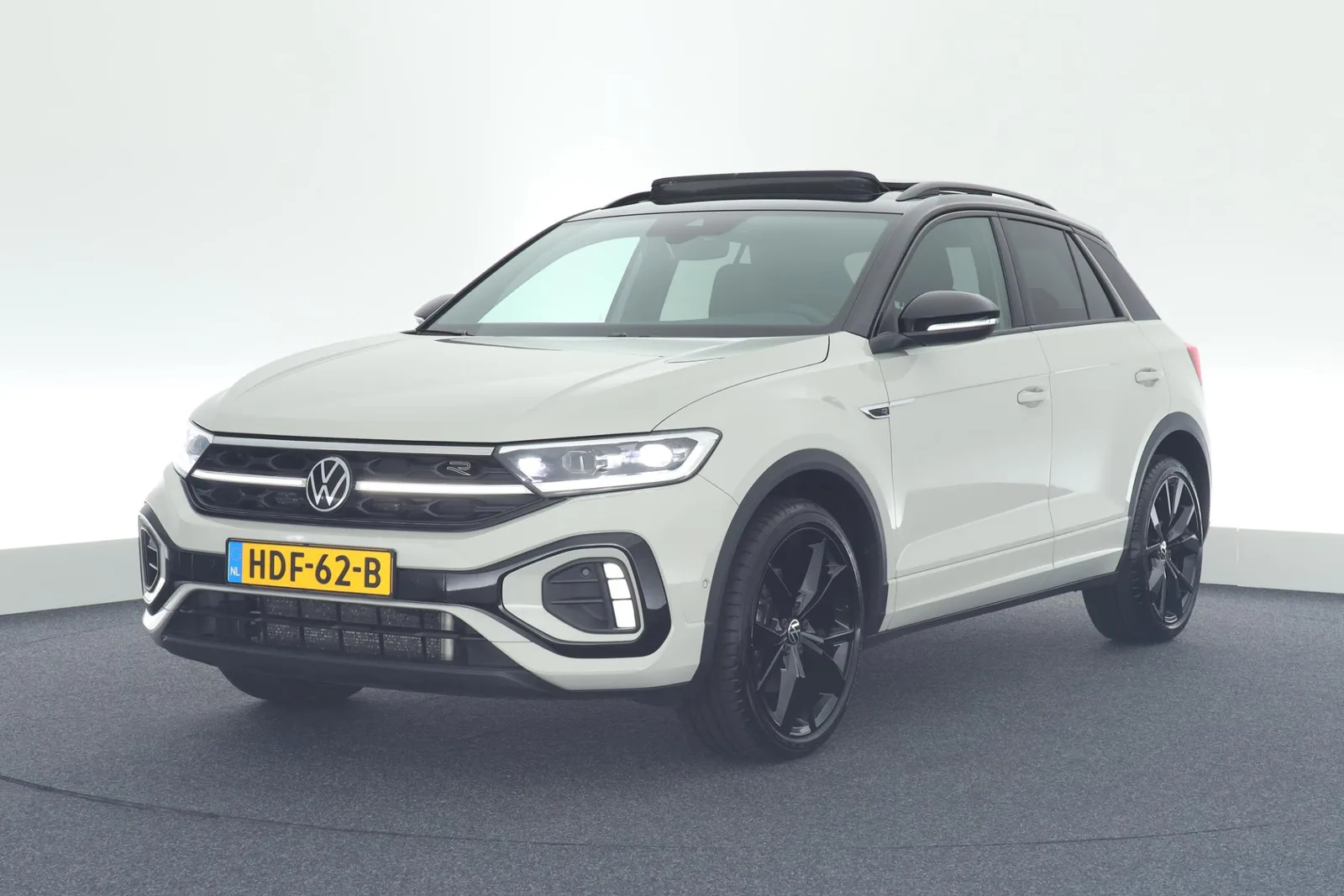 Volkswagen T-Roc (2024) — foto 1