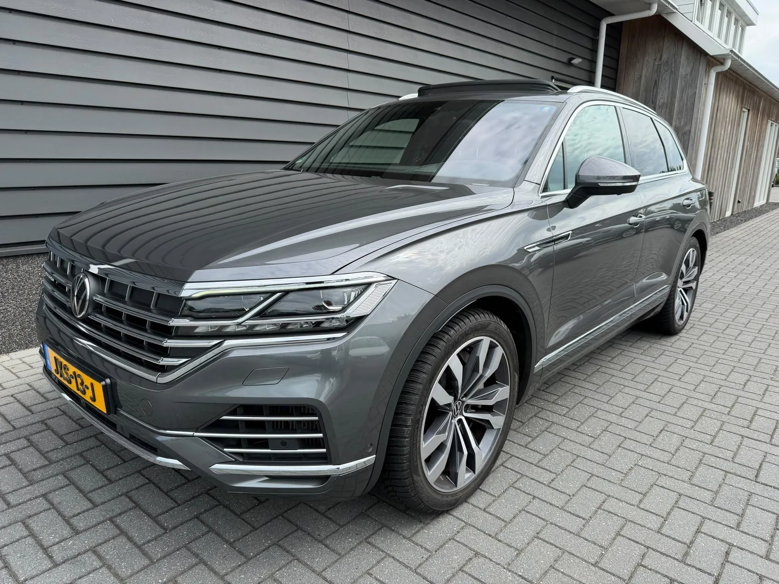 Volkswagen Touareg (2023) — foto 1