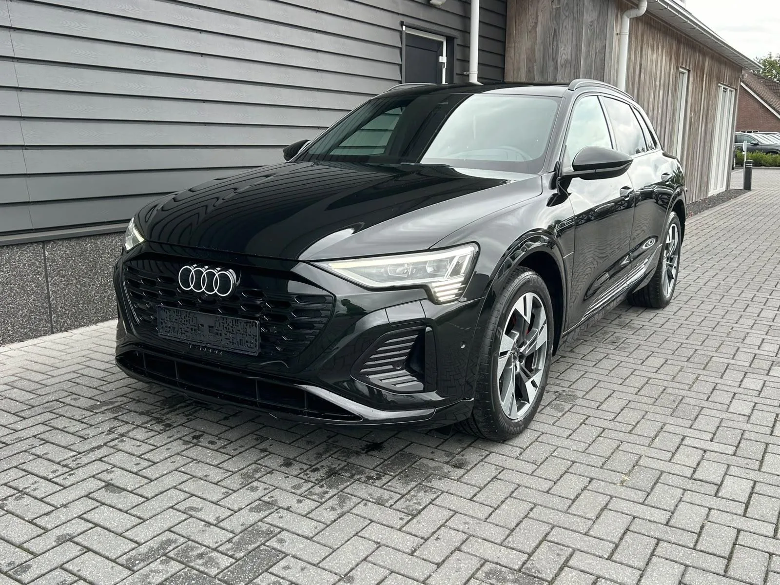 Audi Q8 e-tron (2023) — foto 1