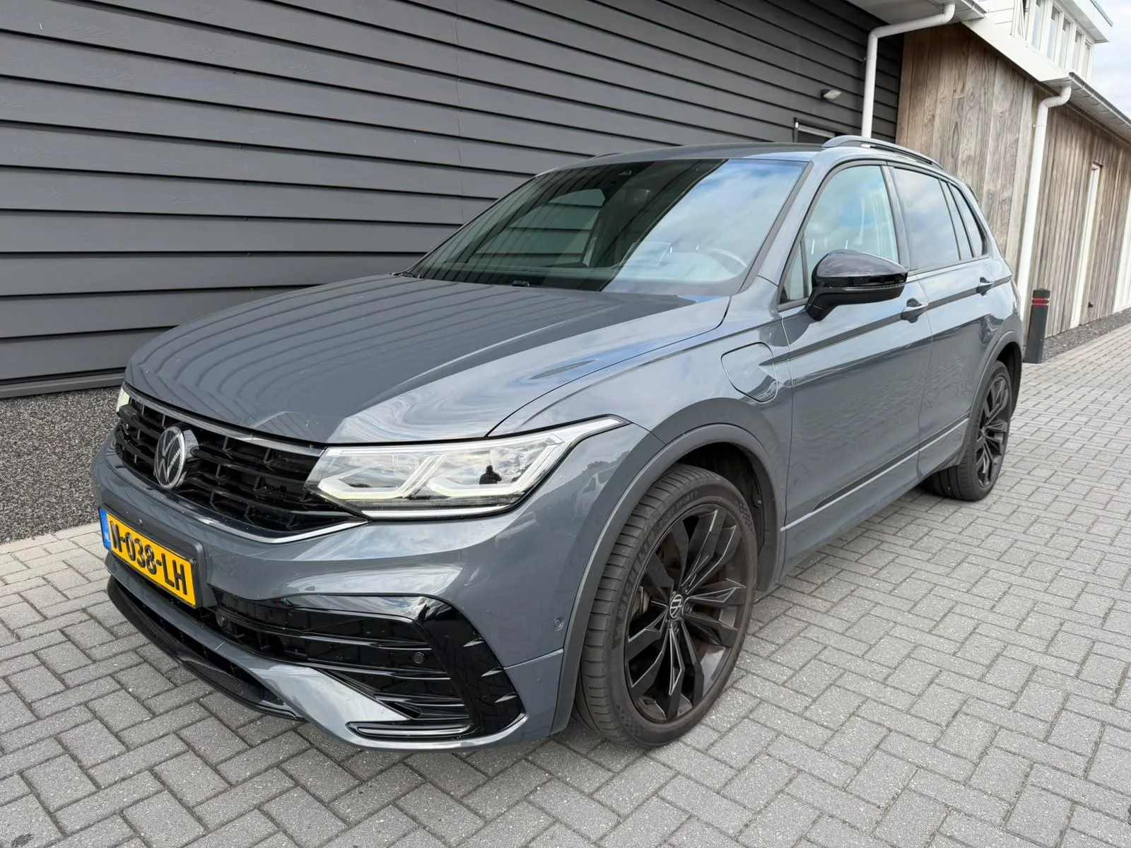 Volkswagen Tiguan (2021) — foto 1