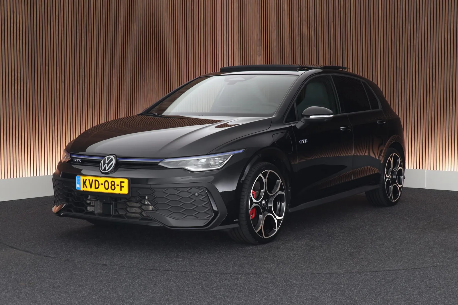 Volkswagen Golf (2025) — foto 1