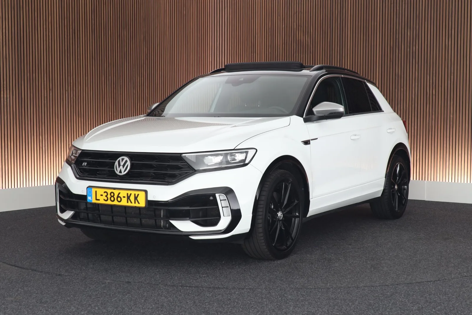 Volkswagen T-Roc (2020) — foto 1