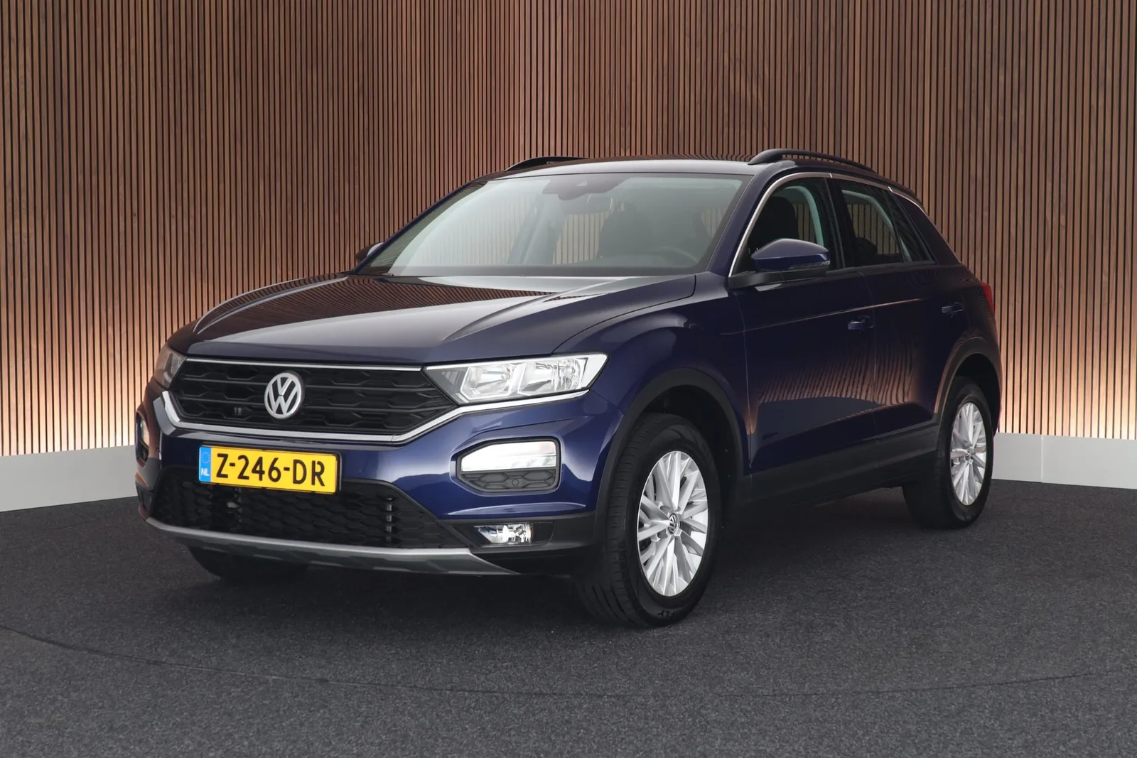 Volkswagen T-Roc (2020) — foto 1