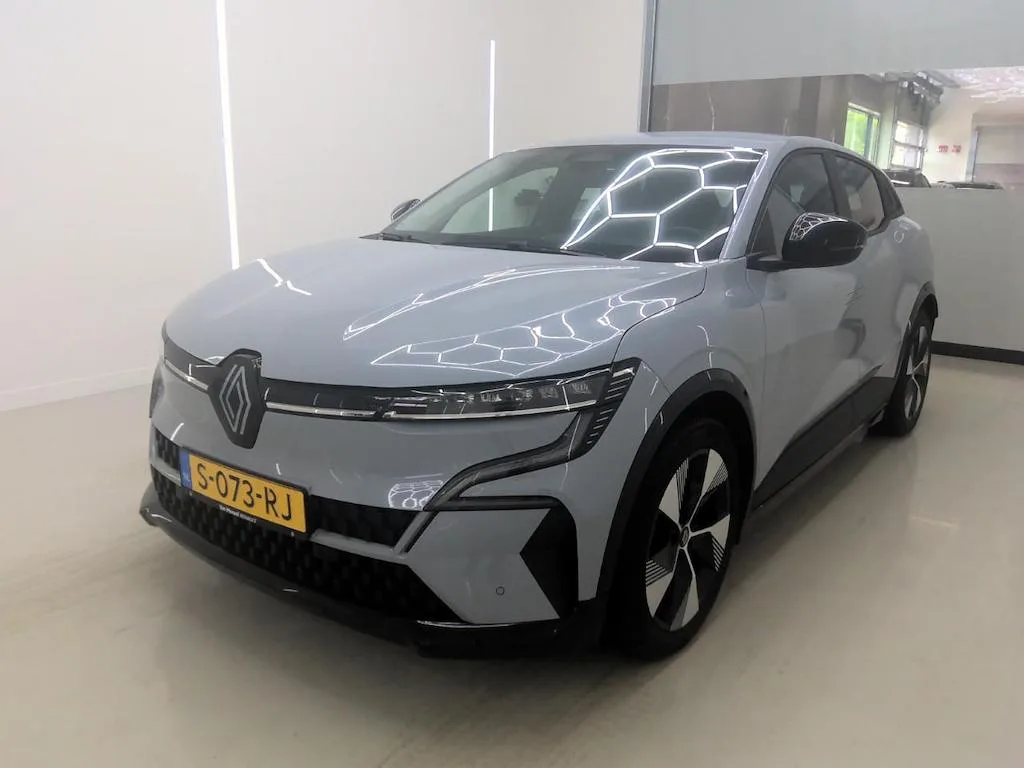 Renault Mégane E-Tech (2023) — foto 1