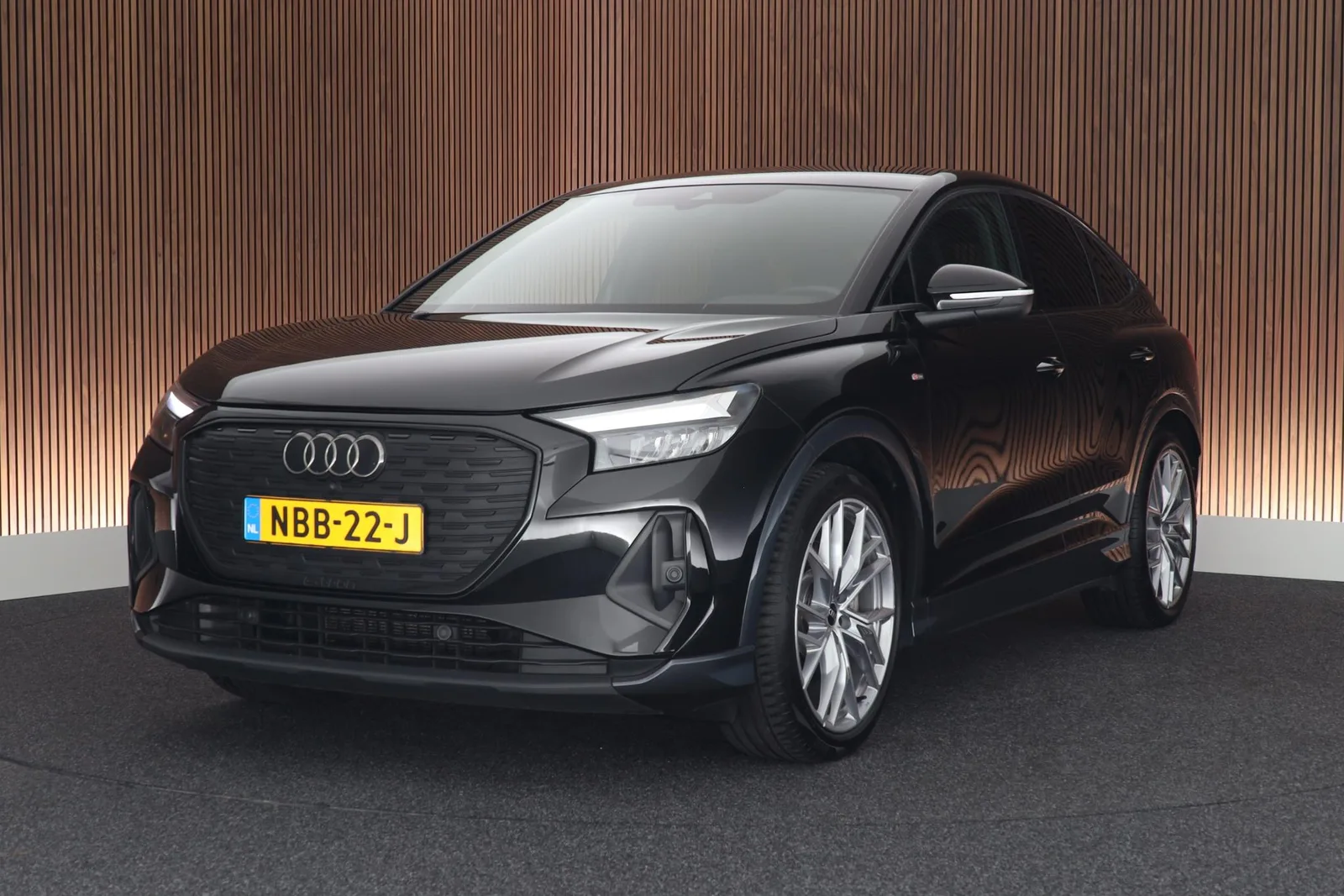 Audi Q4 e-tron (2023) — foto 1
