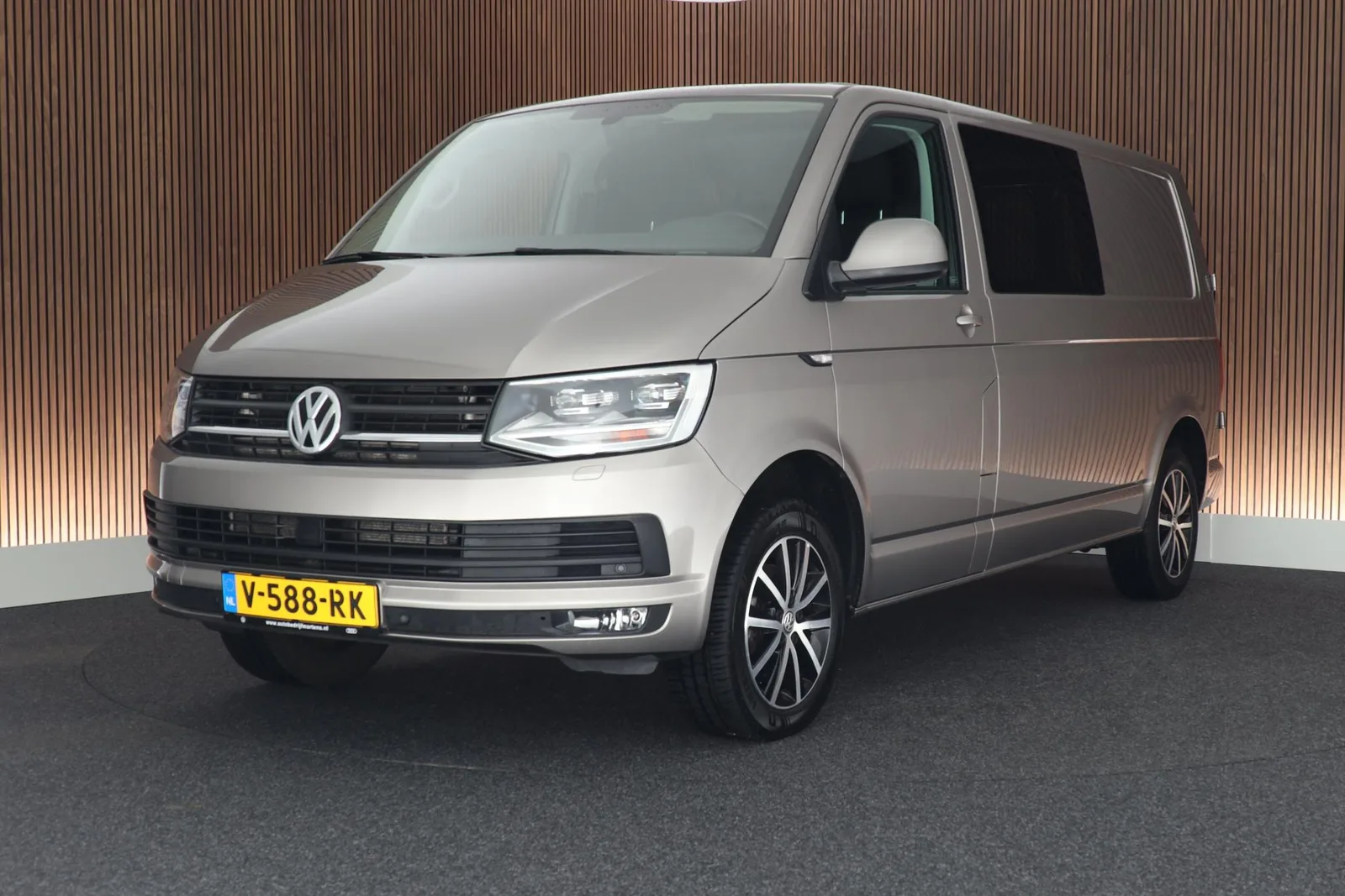 Volkswagen Transporter (2018) — foto 1