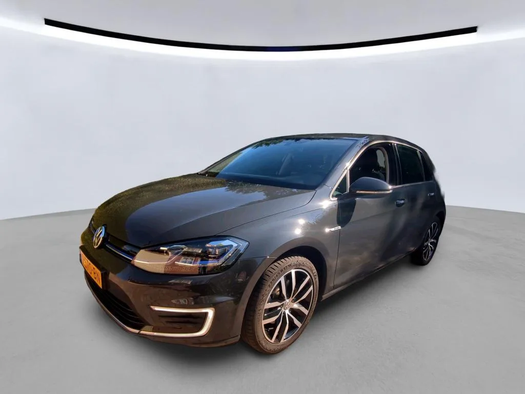Volkswagen e-Golf (2020) — foto 1