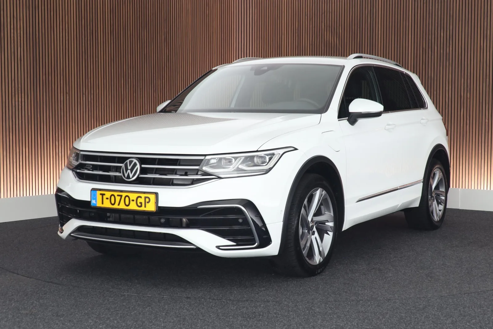 Volkswagen Tiguan (2021) — foto 1