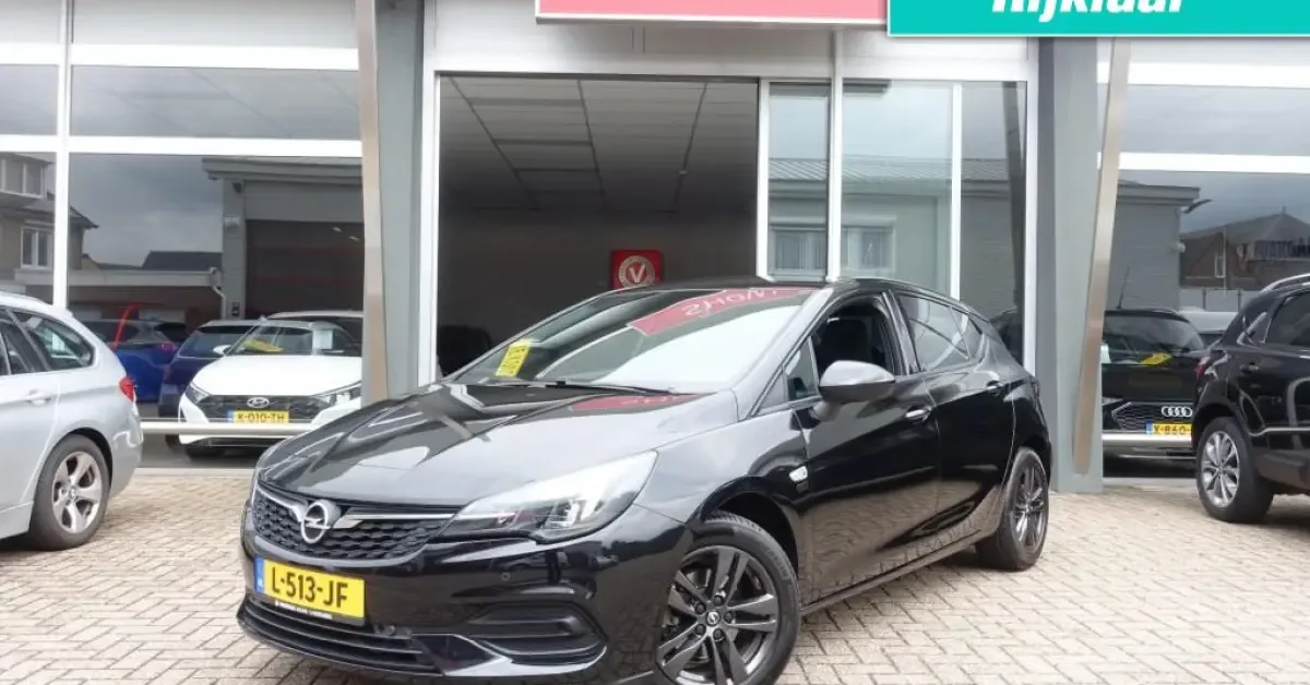 Opel Astra (2021) — foto 1