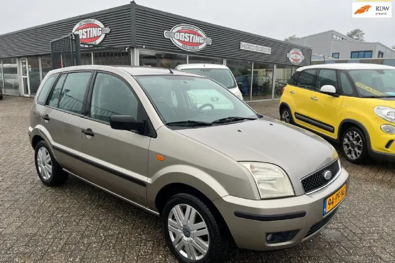 Ford Fusion (2004)