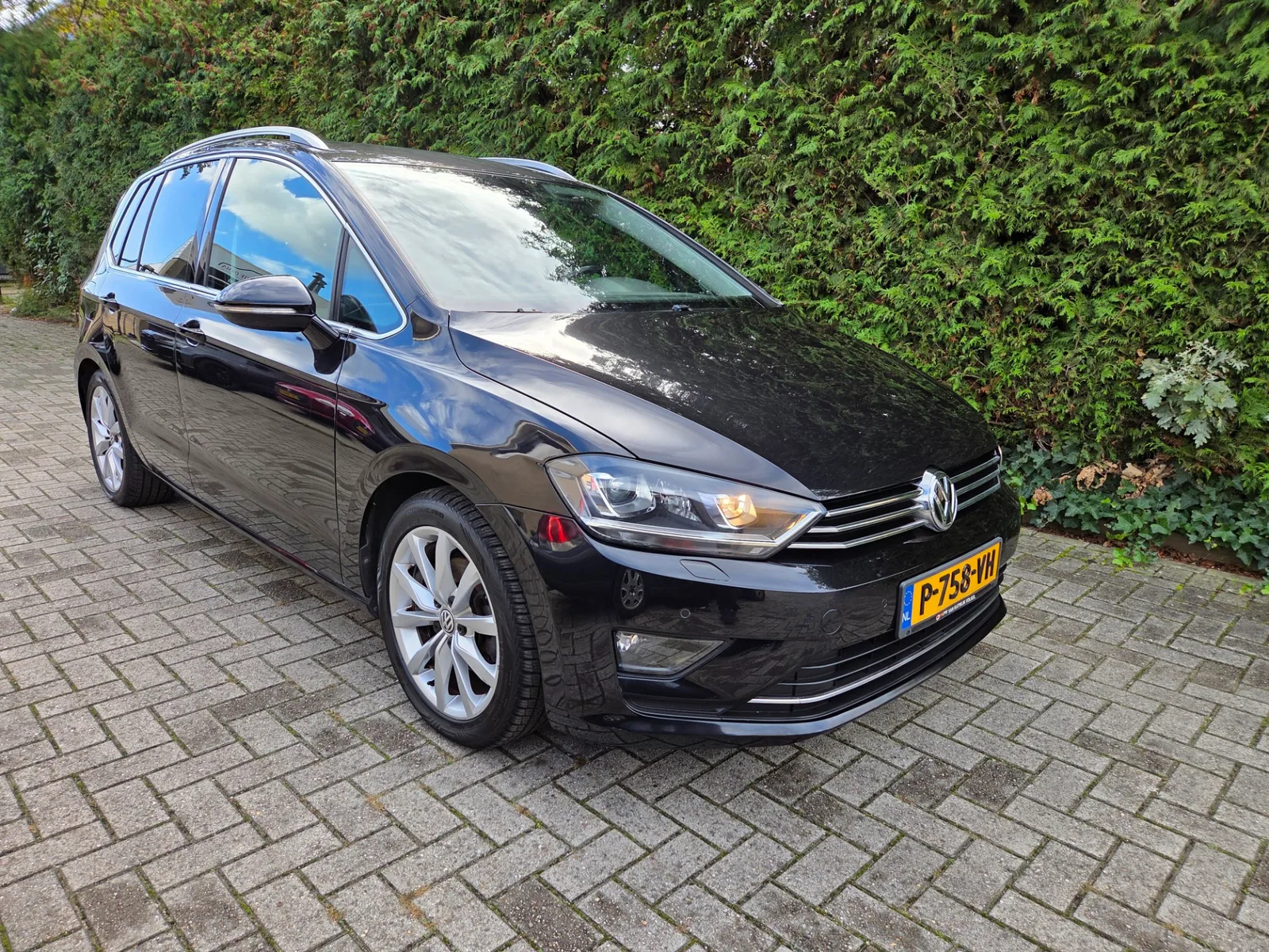 Volkswagen Golf Sportsvan (2017) — foto 1