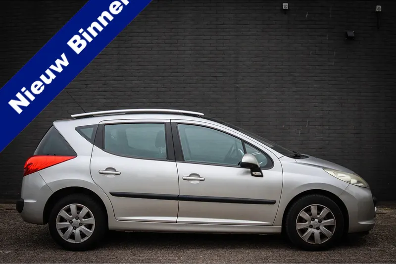 Peugeot 207 (2008)
