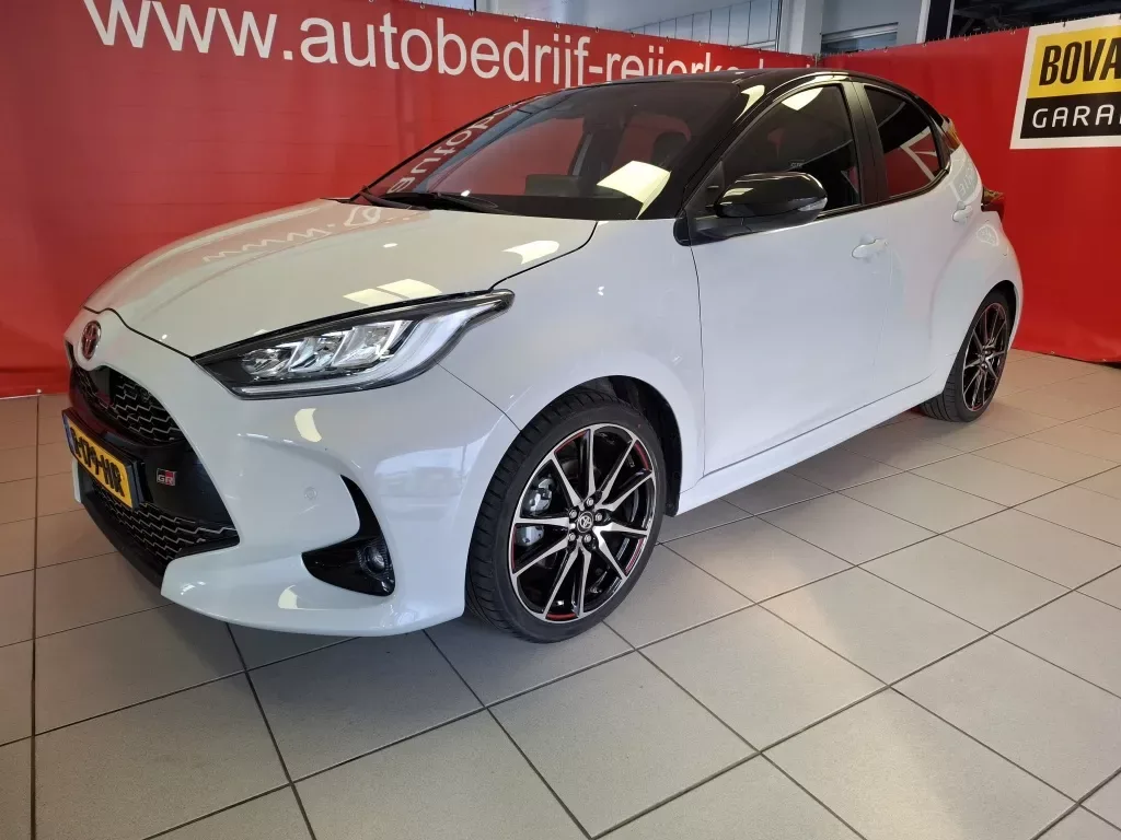 Toyota Yaris (2022) — foto 1