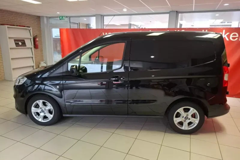 Ford Transit Courier (2023)