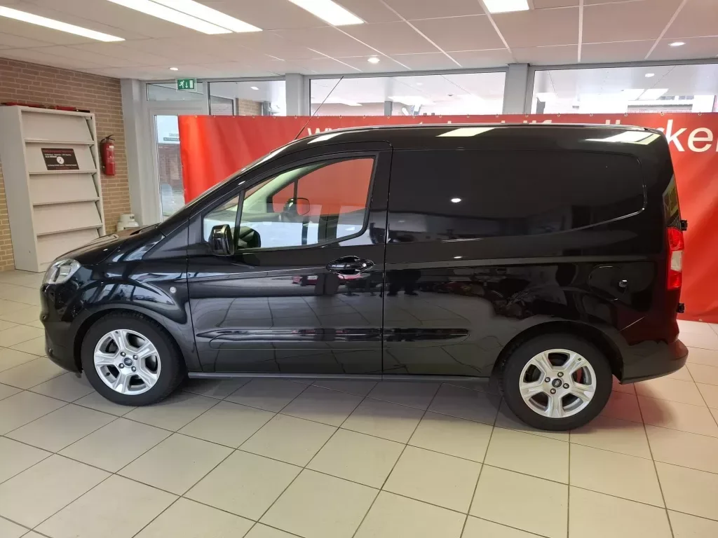 Ford Transit Courier (2023) — foto 1