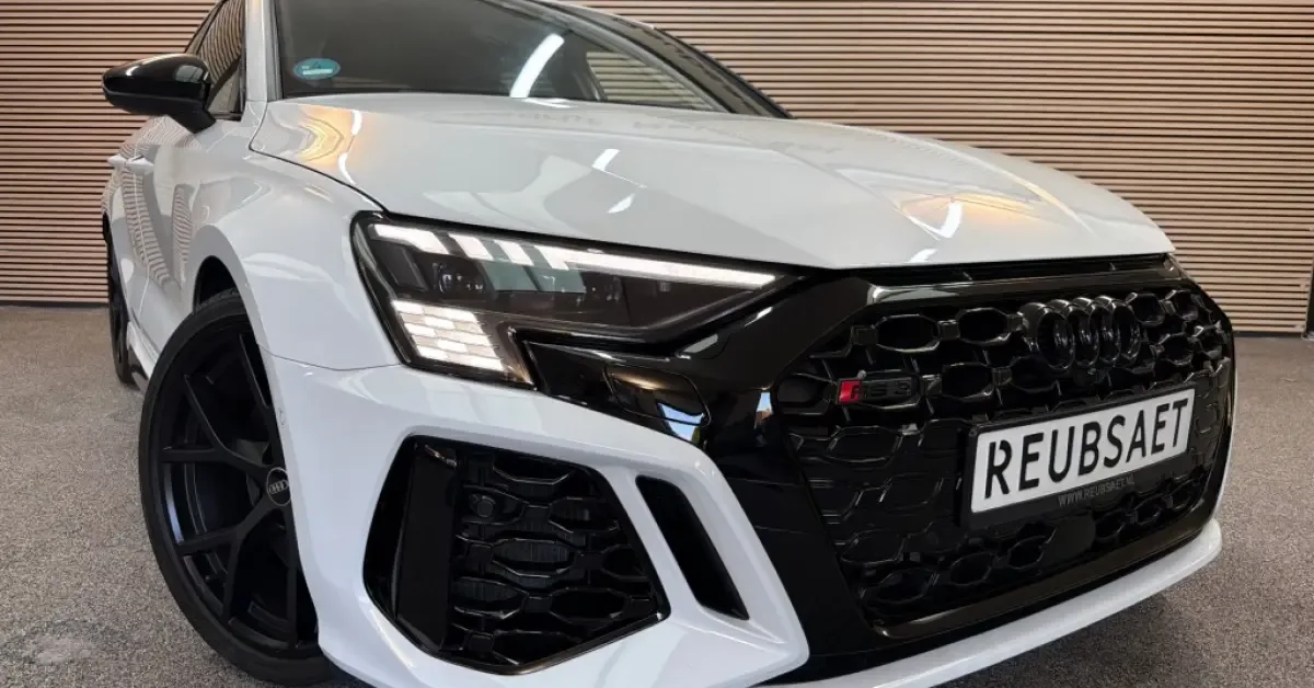 Audi RS3 (2024) — foto 1