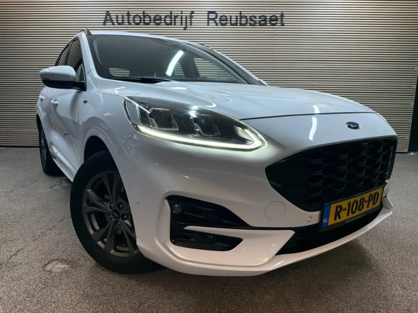 Ford Kuga (2020) — foto 1