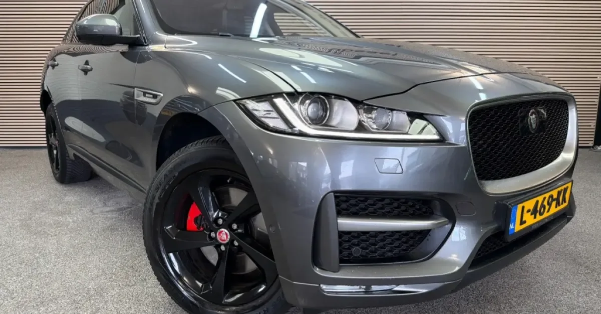 Jaguar F-Pace (2016) — foto 1