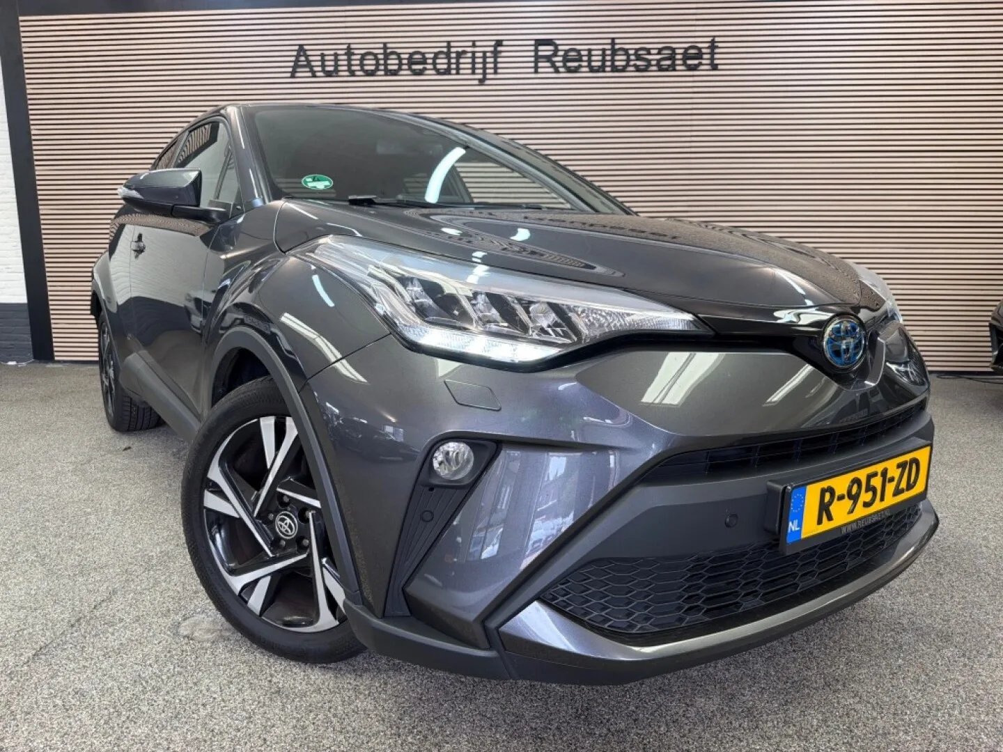 Toyota C-HR (2023) — foto 1
